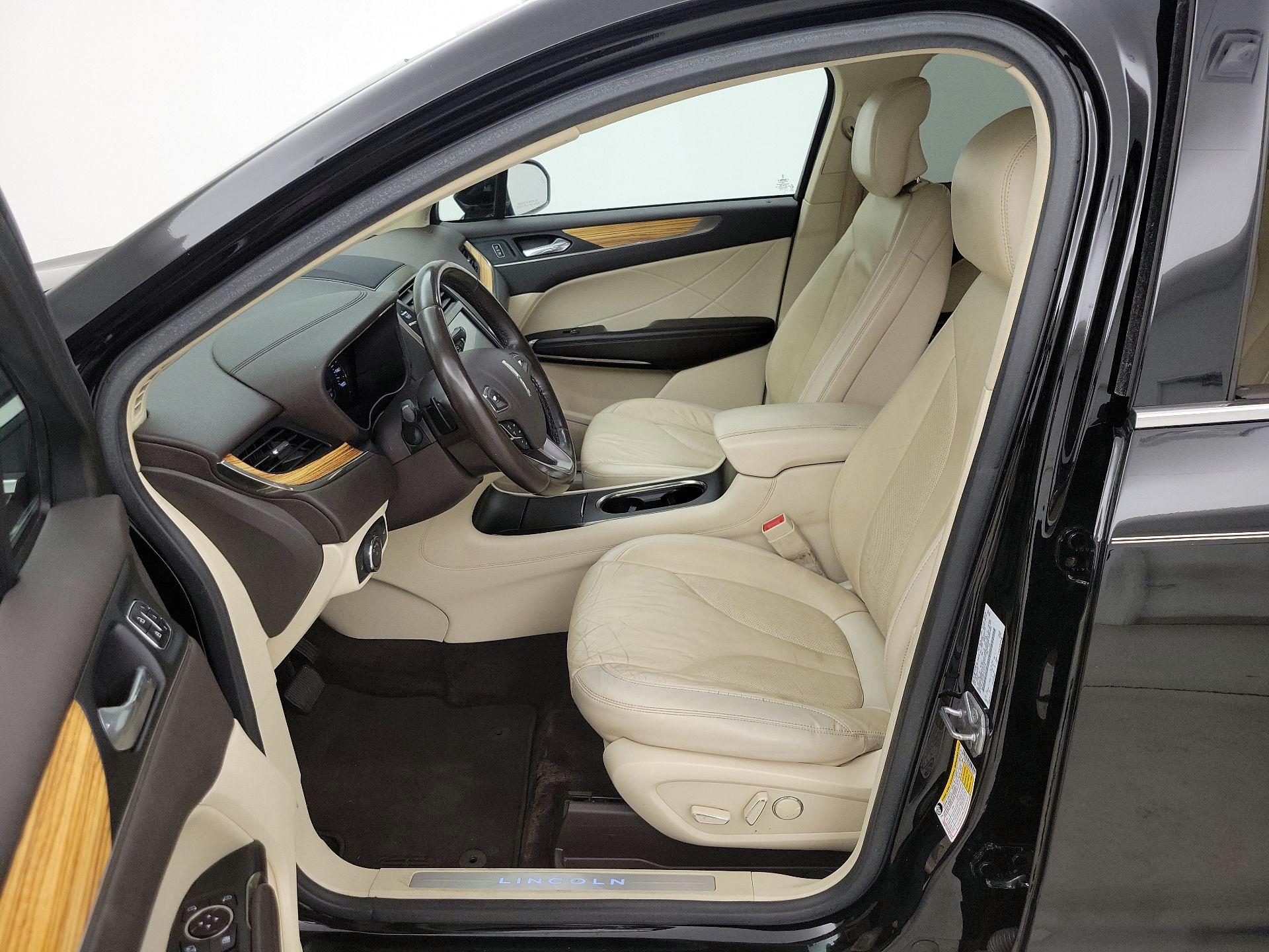 Thumbnail: 2016 Lincoln MKC - 11