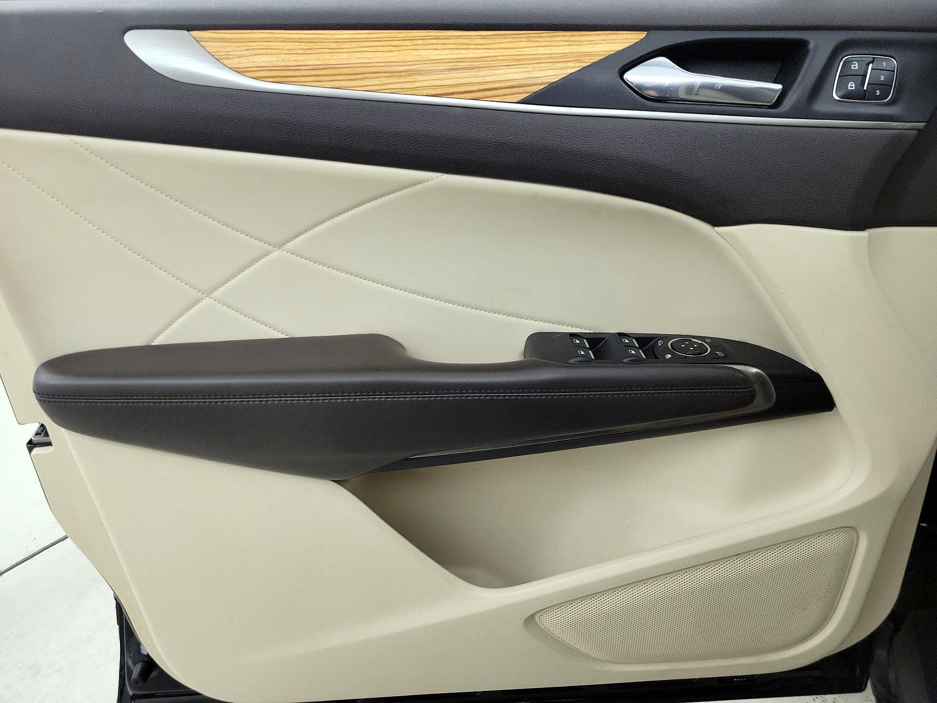 Thumbnail: 2016 Lincoln MKC - 12
