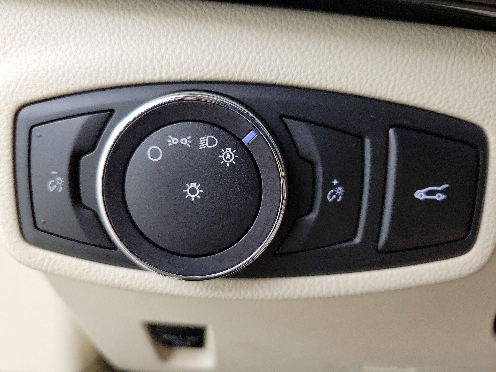 Thumbnail: 2016 Lincoln MKC - 13