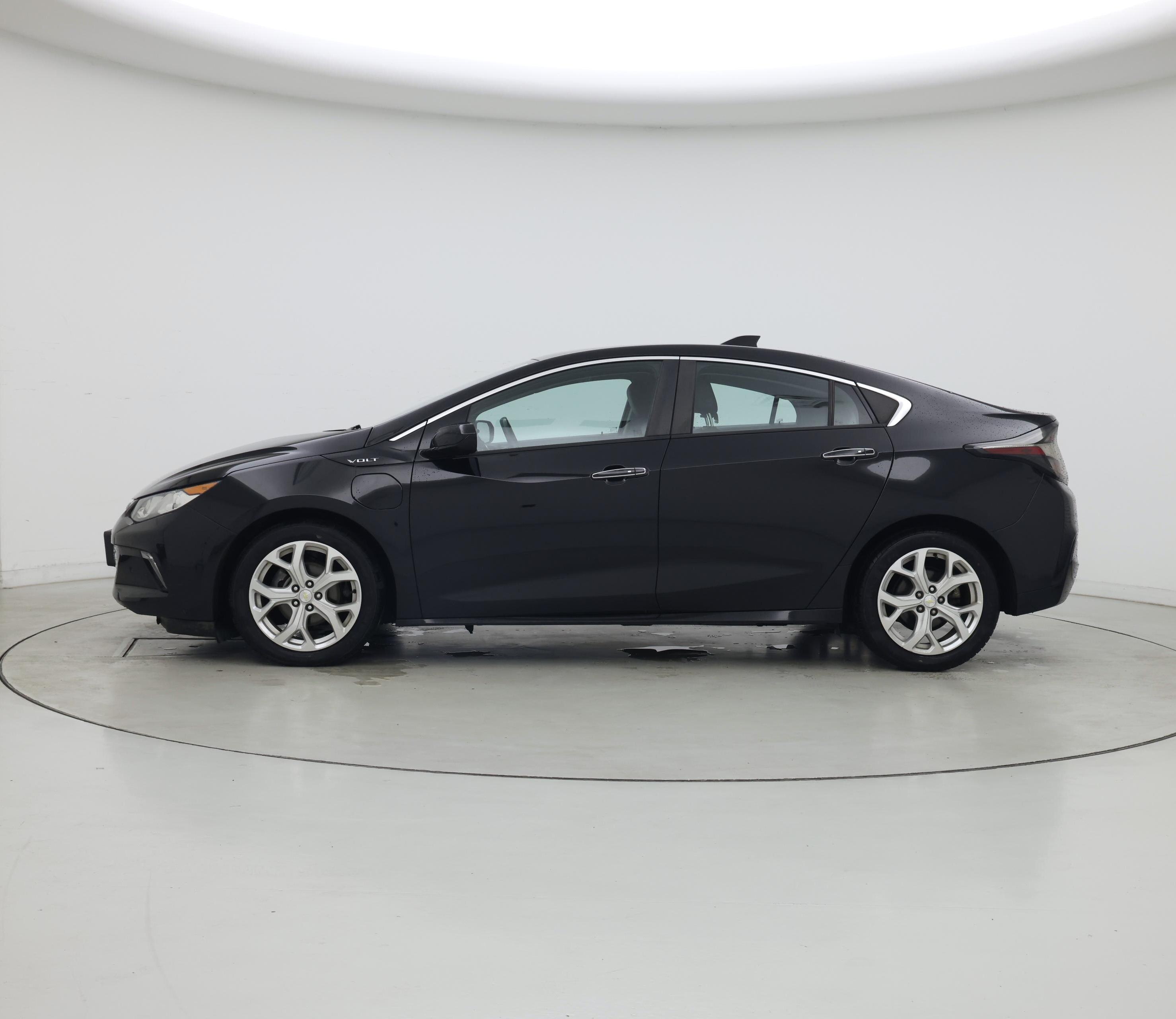 Thumbnail: 2017 Chevrolet Volt - 3