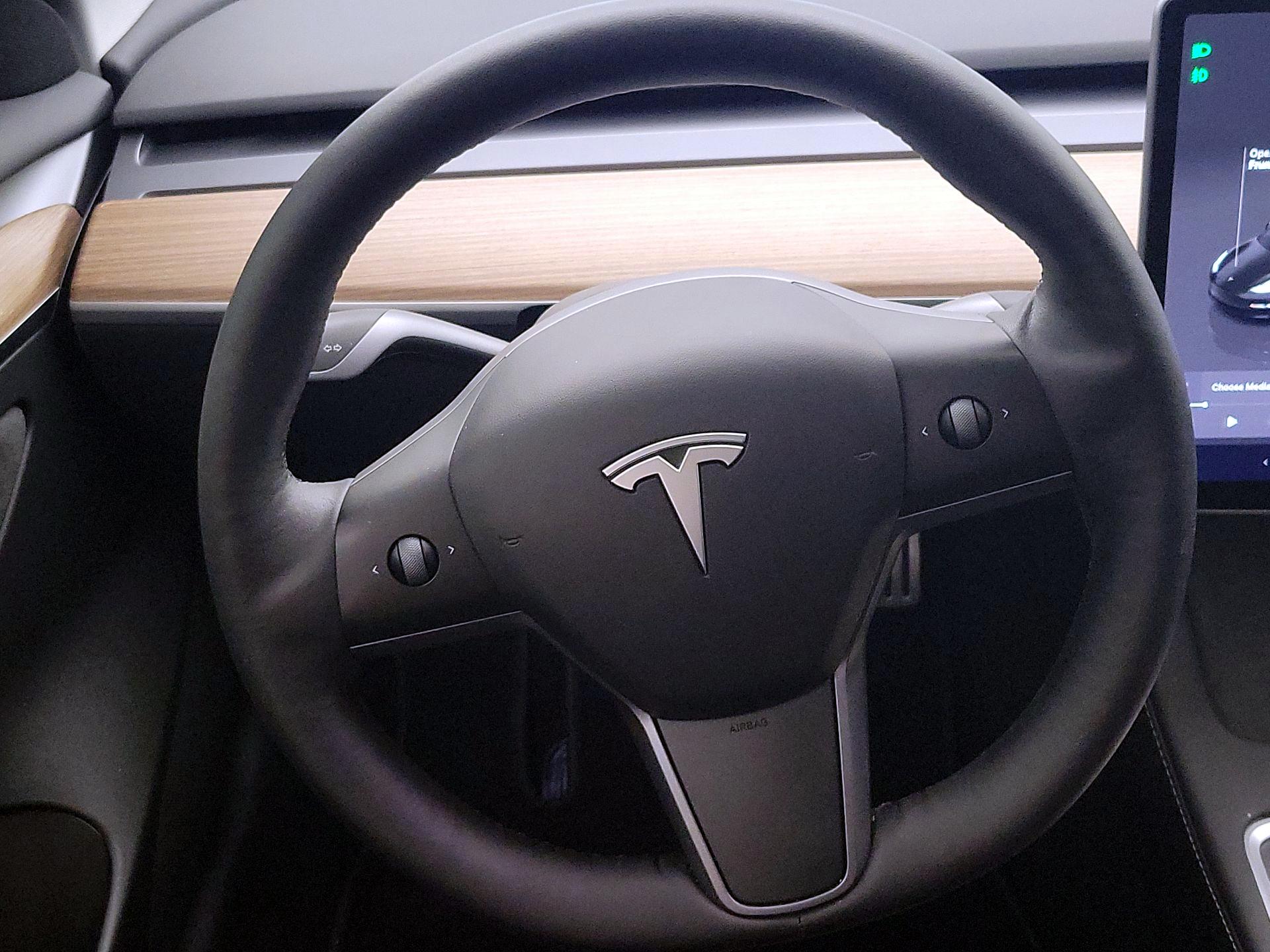 Thumbnail: 2023 Tesla Model 3 - 10