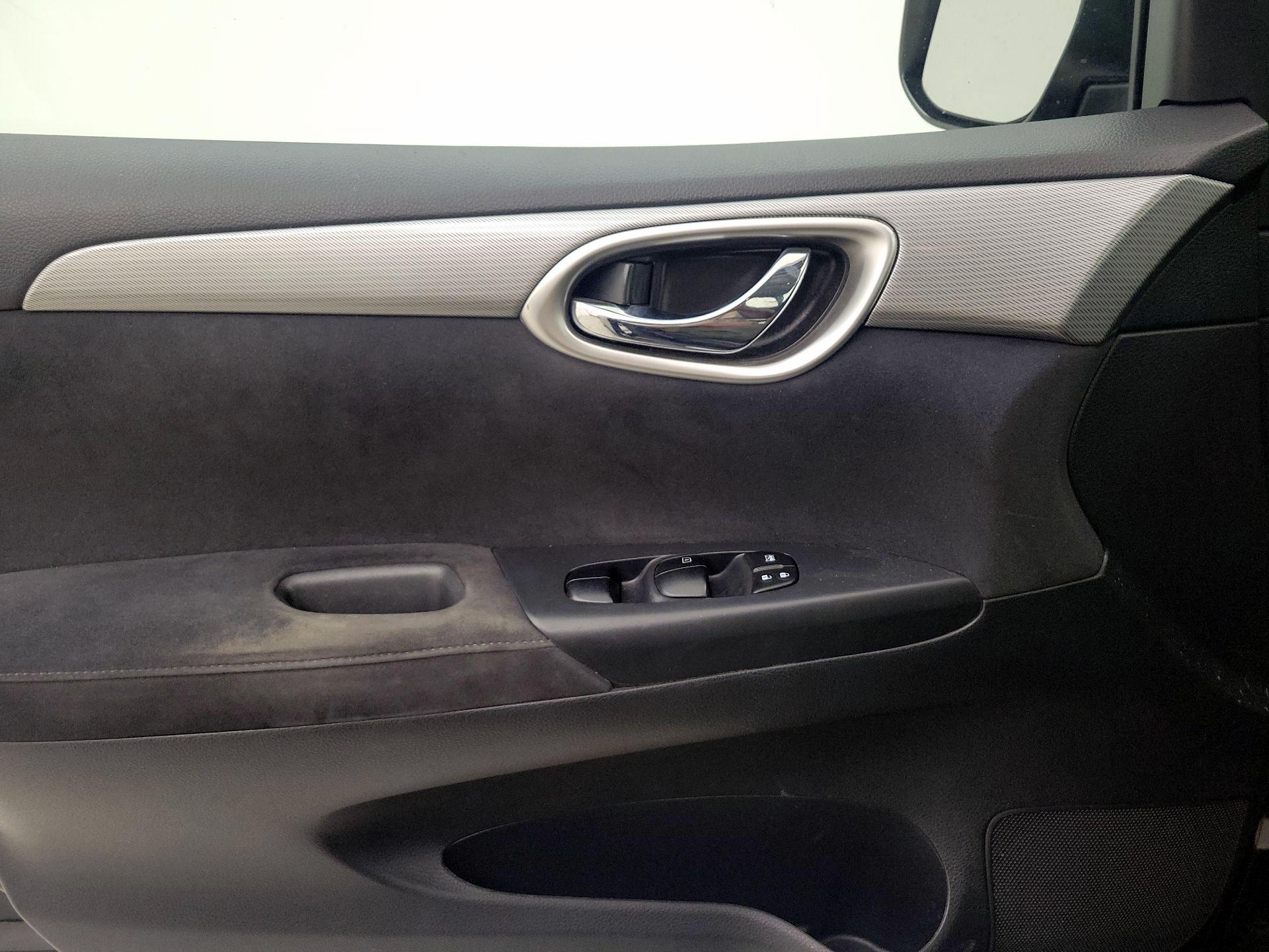 Thumbnail: 2015 Nissan Sentra - 12