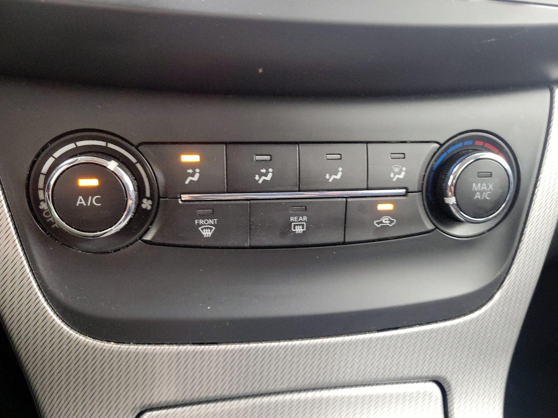 Thumbnail: 2015 Nissan Sentra - 16