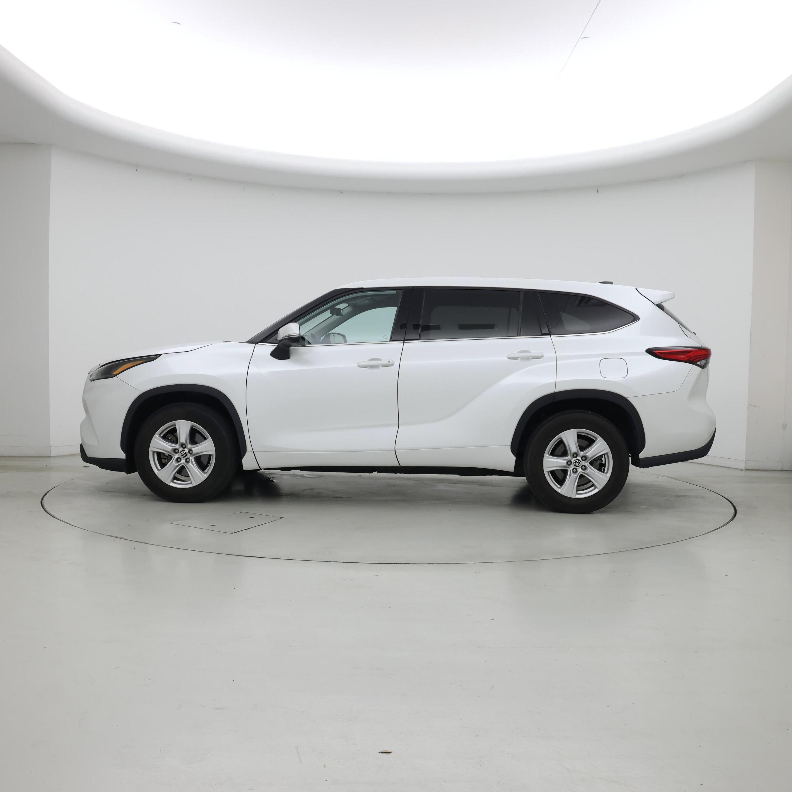 Thumbnail: 2022 Toyota Highlander - 3