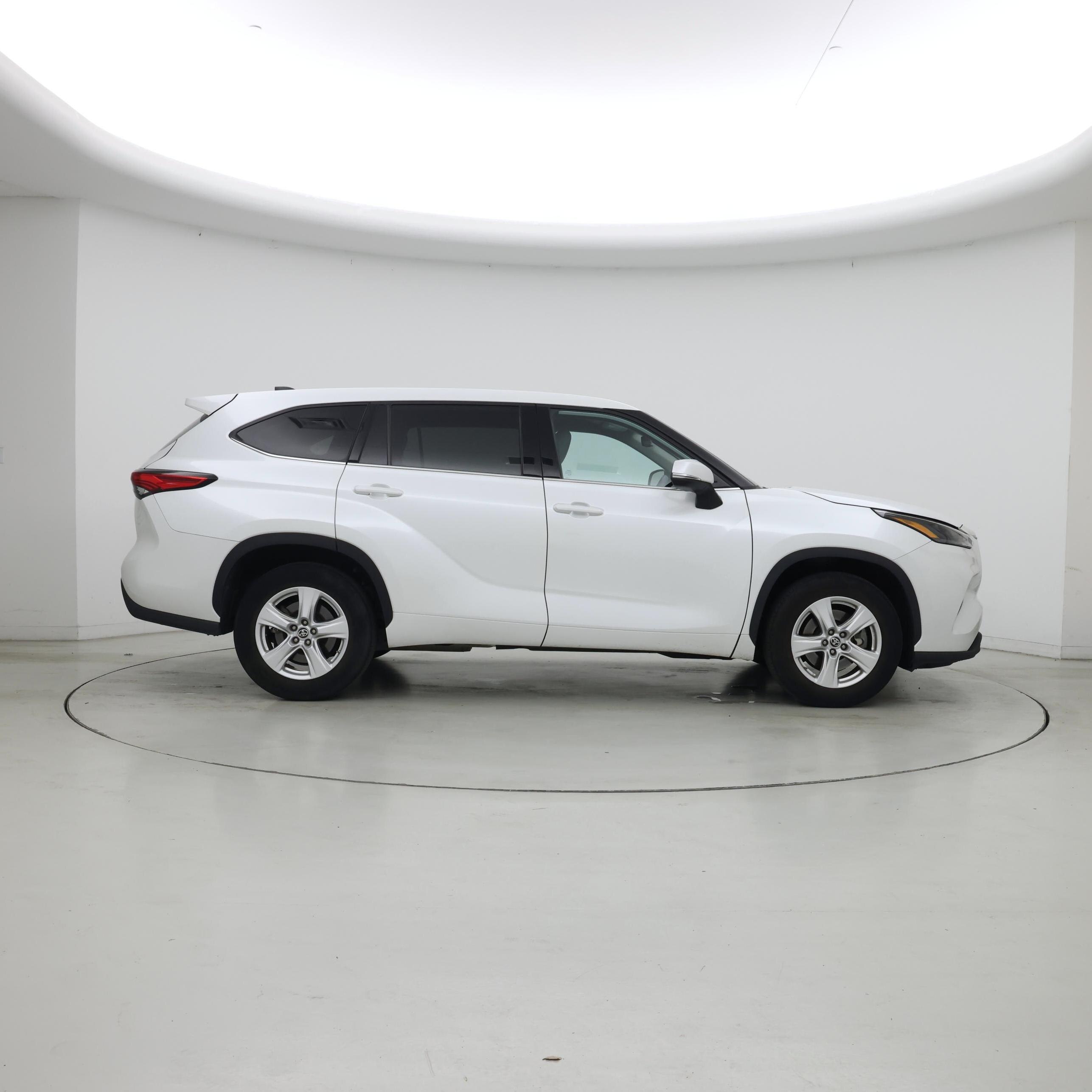 Thumbnail: 2022 Toyota Highlander - 7