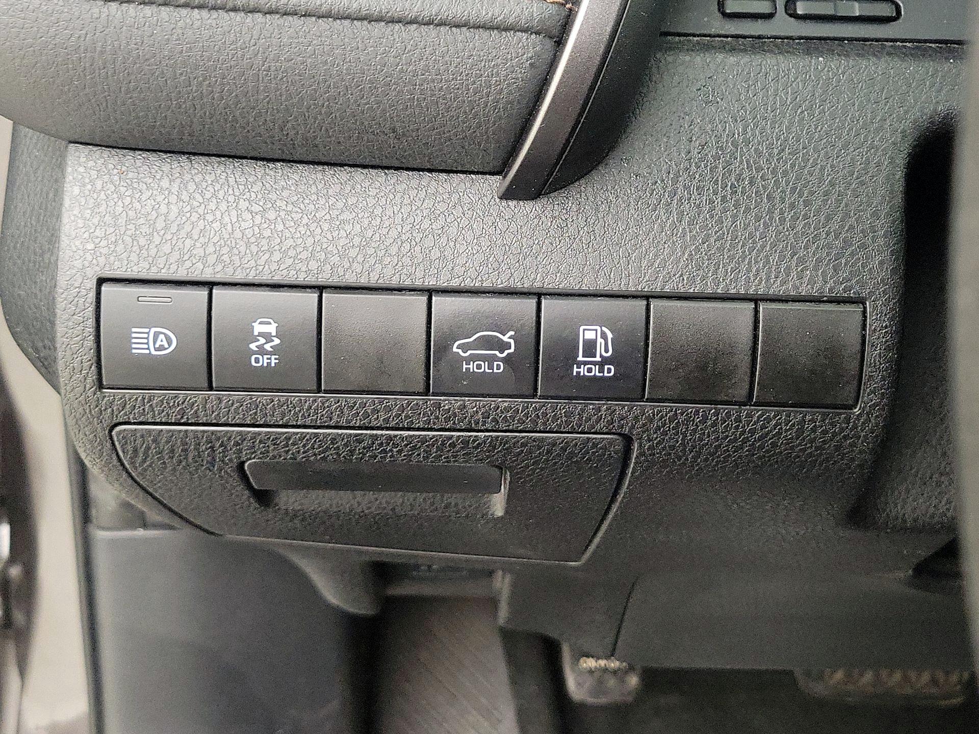 Thumbnail: 2019 Toyota Camry - 13