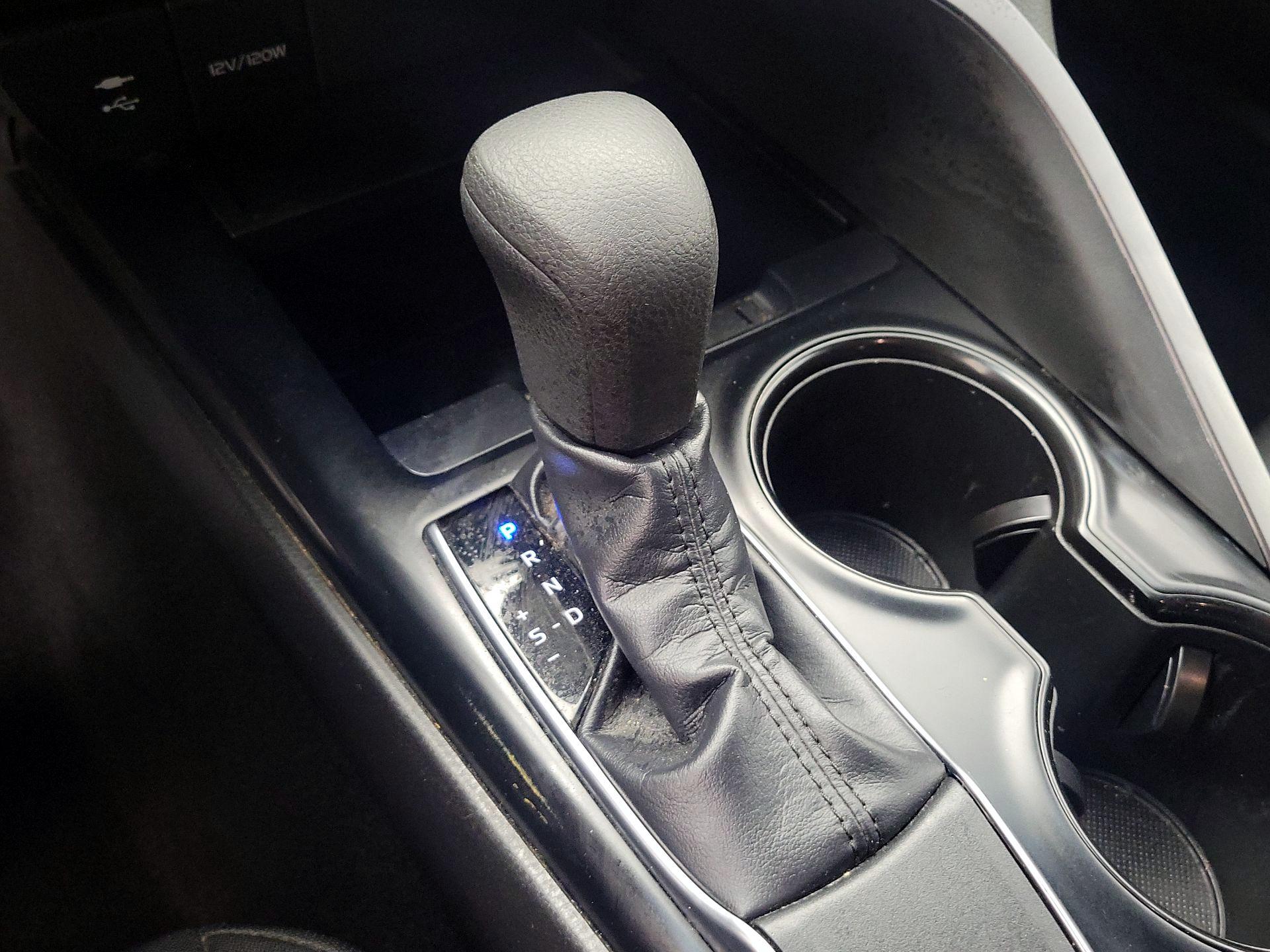 Thumbnail: 2019 Toyota Camry - 17