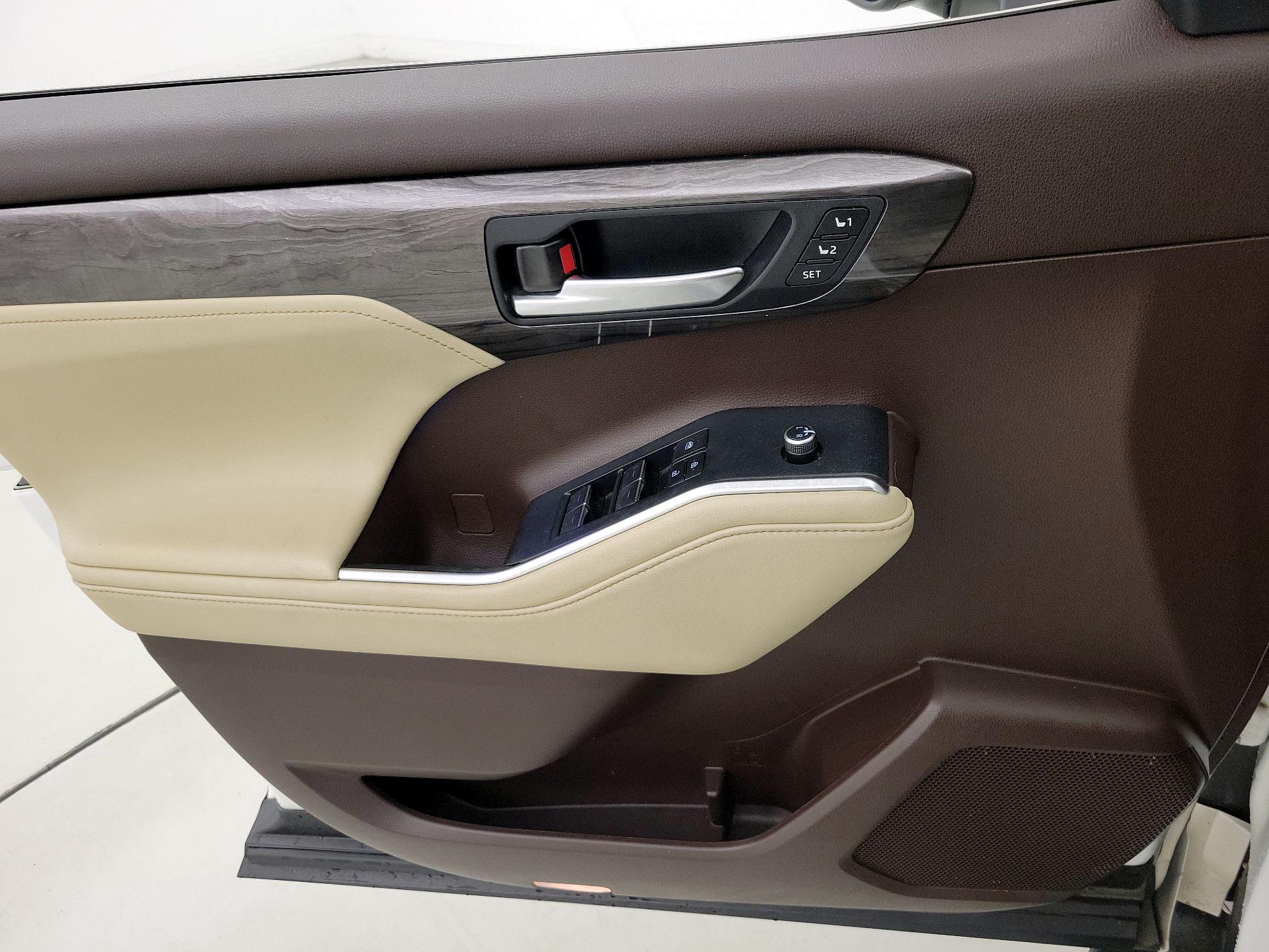 Thumbnail: 2020 Toyota Highlander - 12