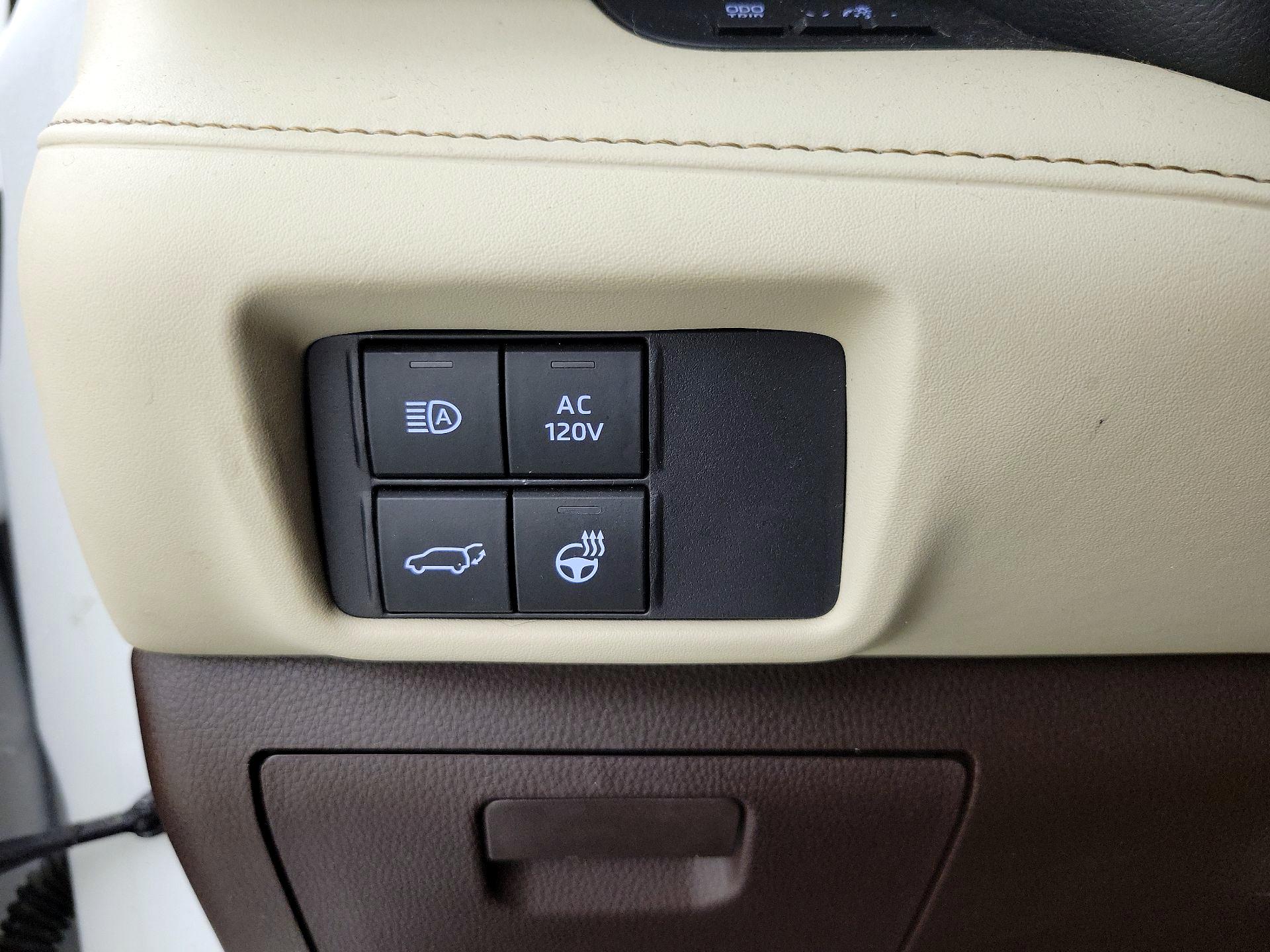 Thumbnail: 2020 Toyota Highlander - 13