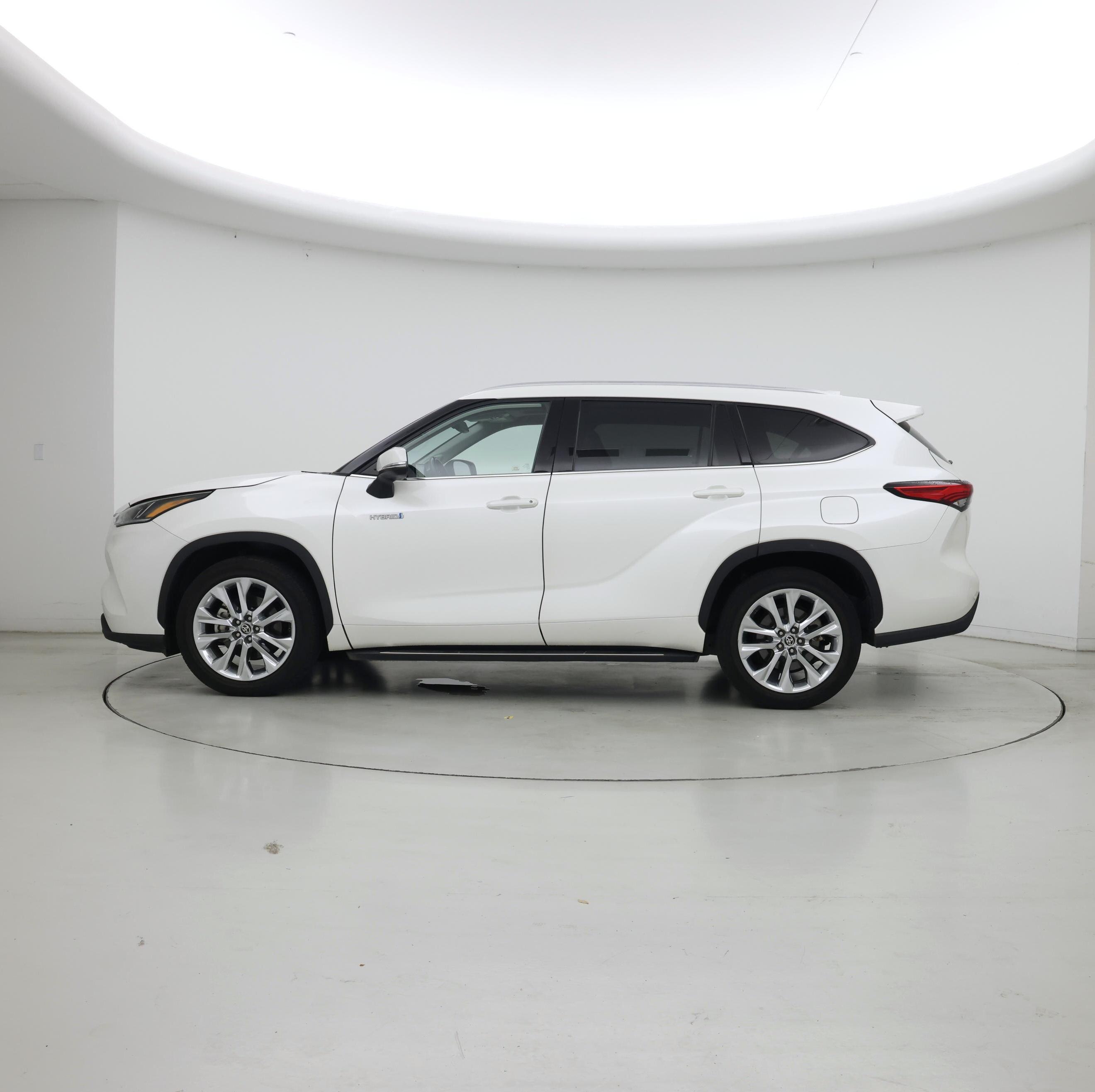 Thumbnail: 2020 Toyota Highlander - 3