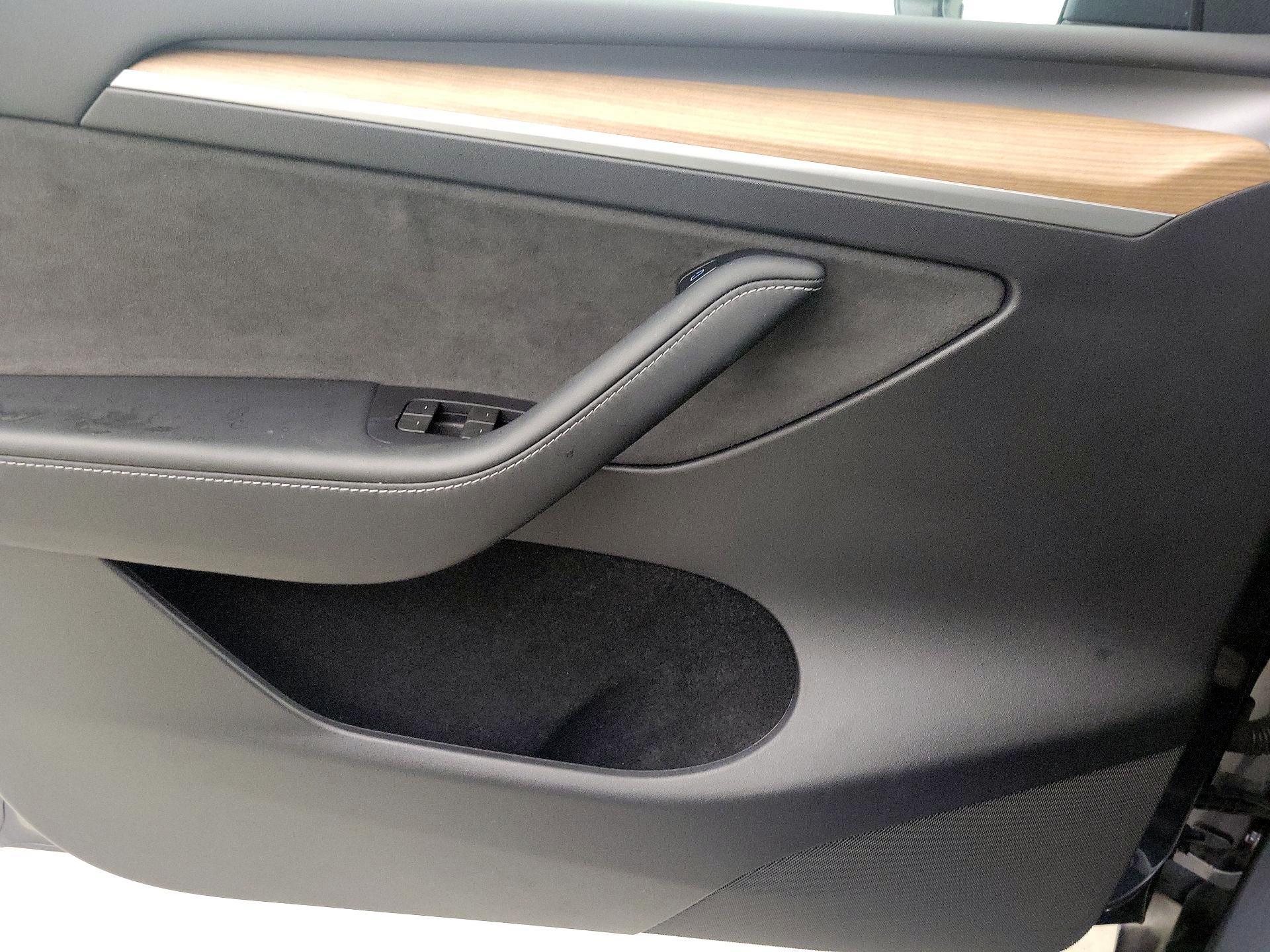 Thumbnail: 2023 Tesla Model Y - 12