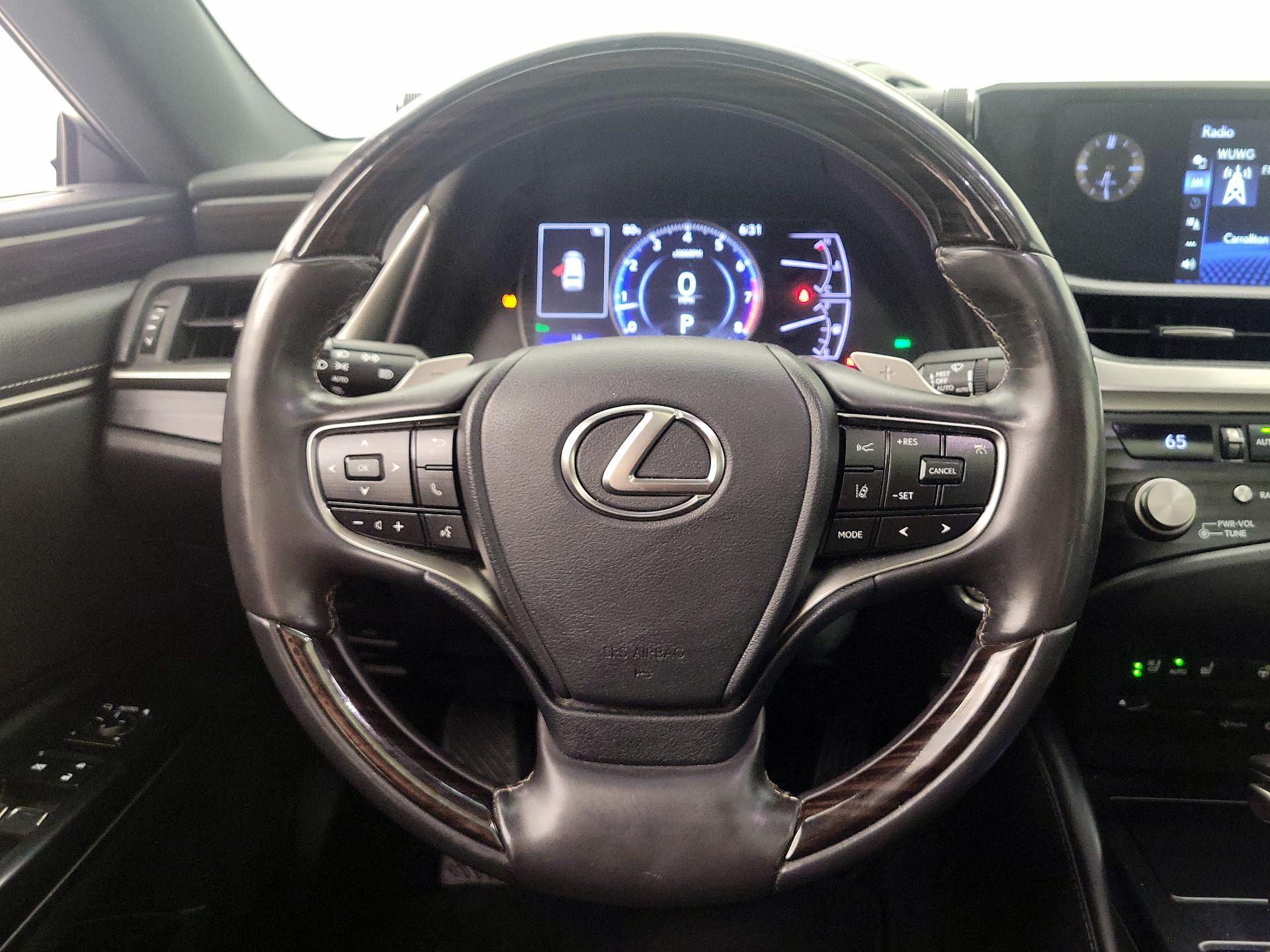 Thumbnail: 2021 Lexus ES - 10