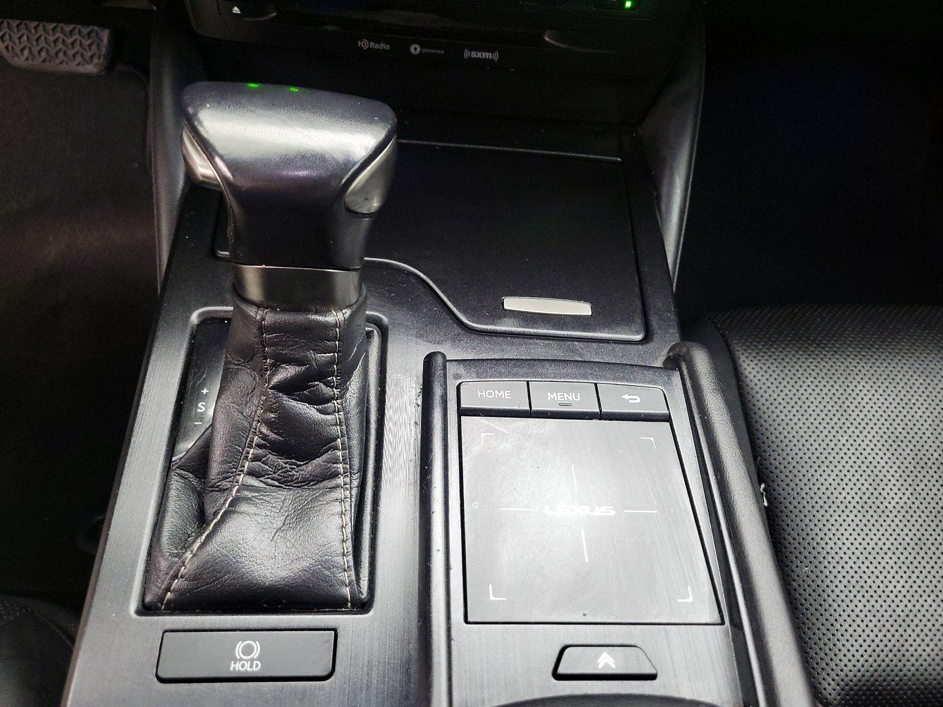 Thumbnail: 2021 Lexus ES - 16