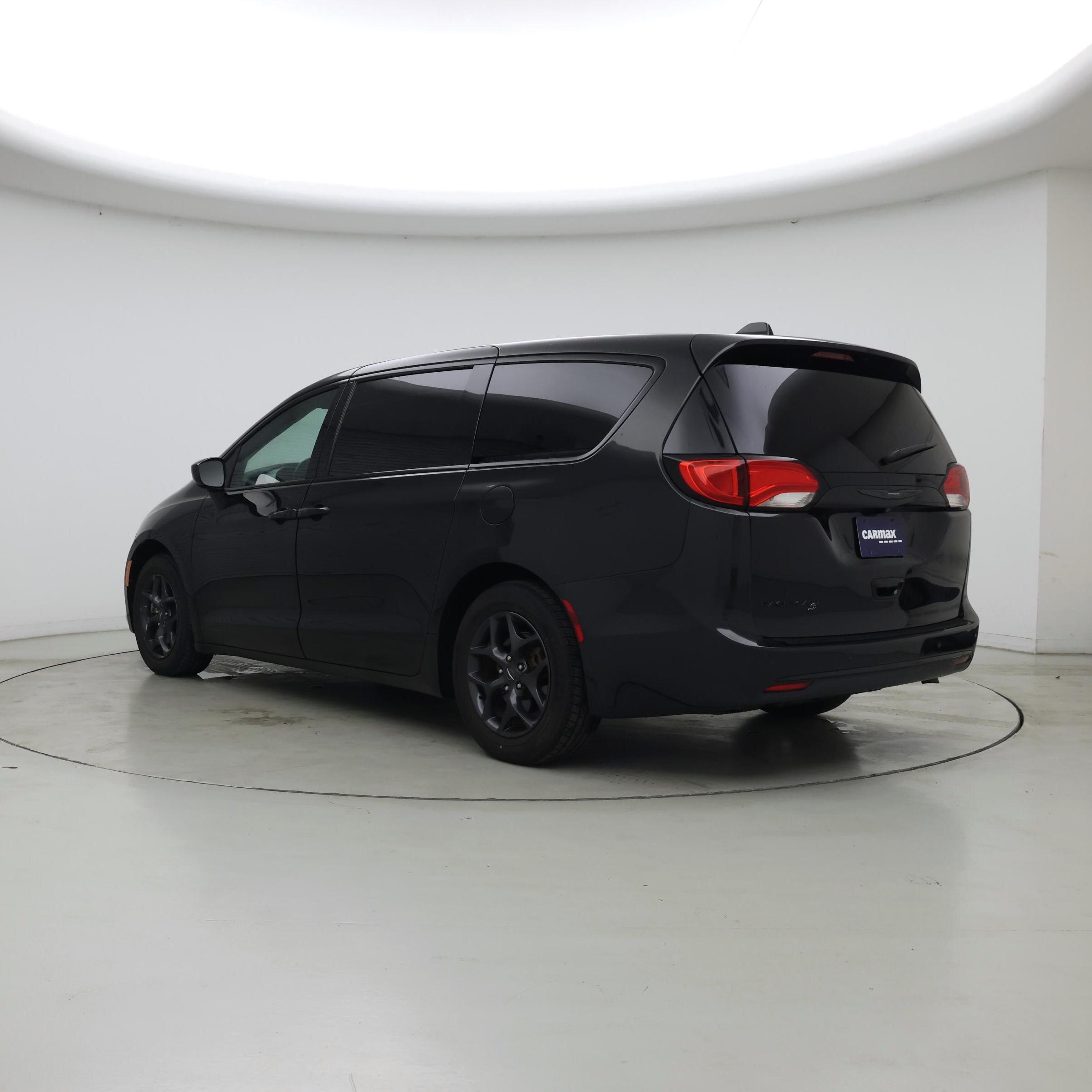 Thumbnail: 2018 Chrysler Pacifica - 2