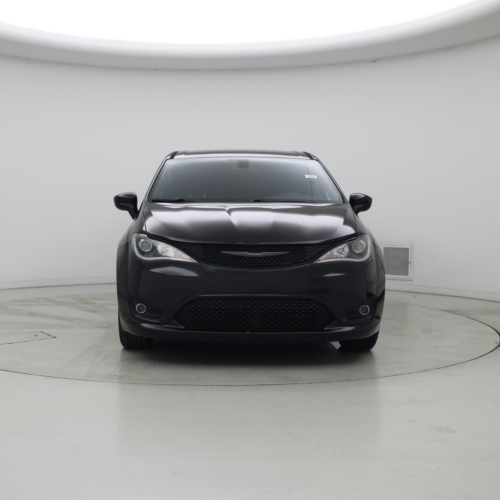 Thumbnail: 2018 Chrysler Pacifica - 5