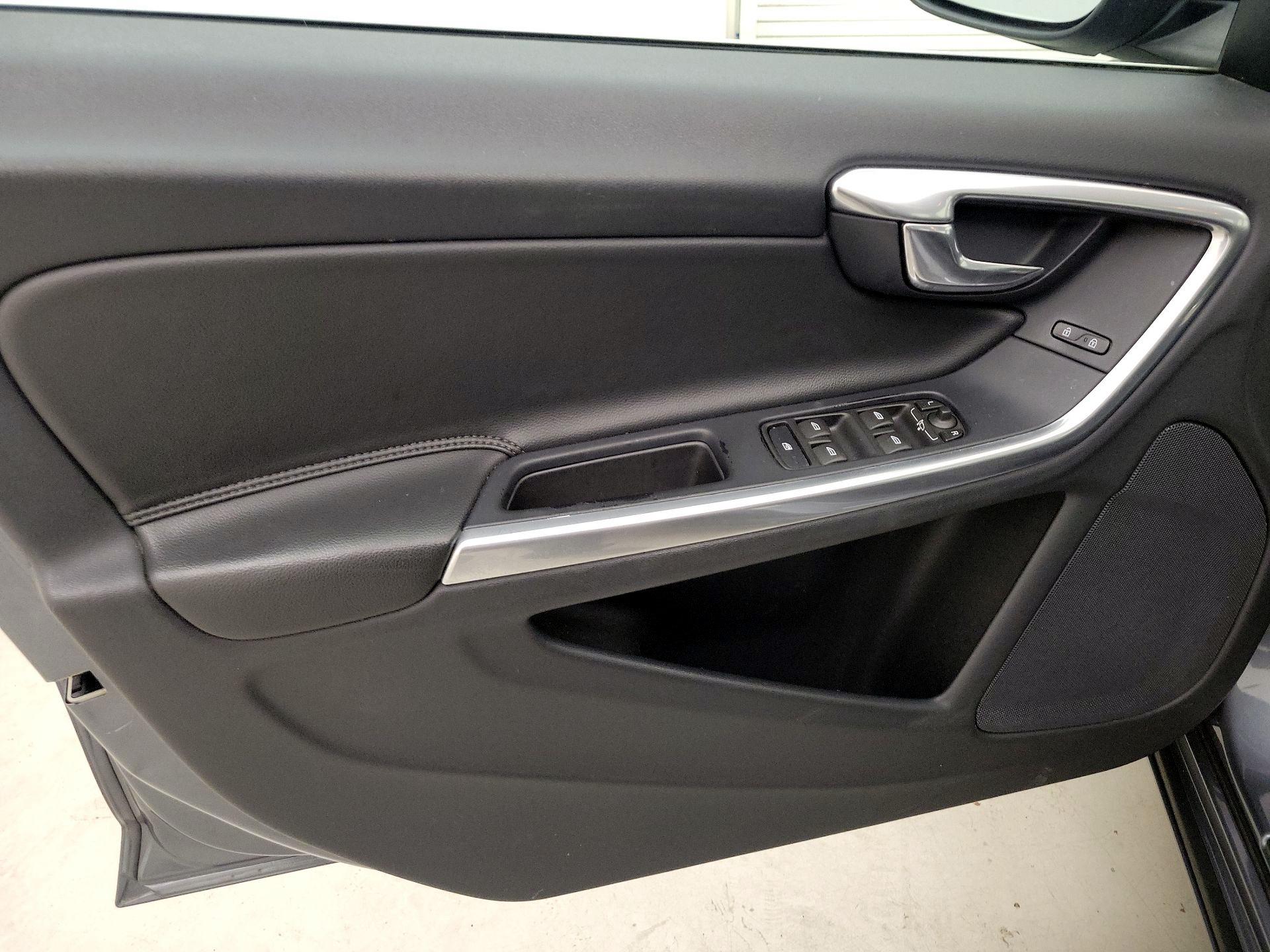 Thumbnail: 2016 Volvo S60 - 12