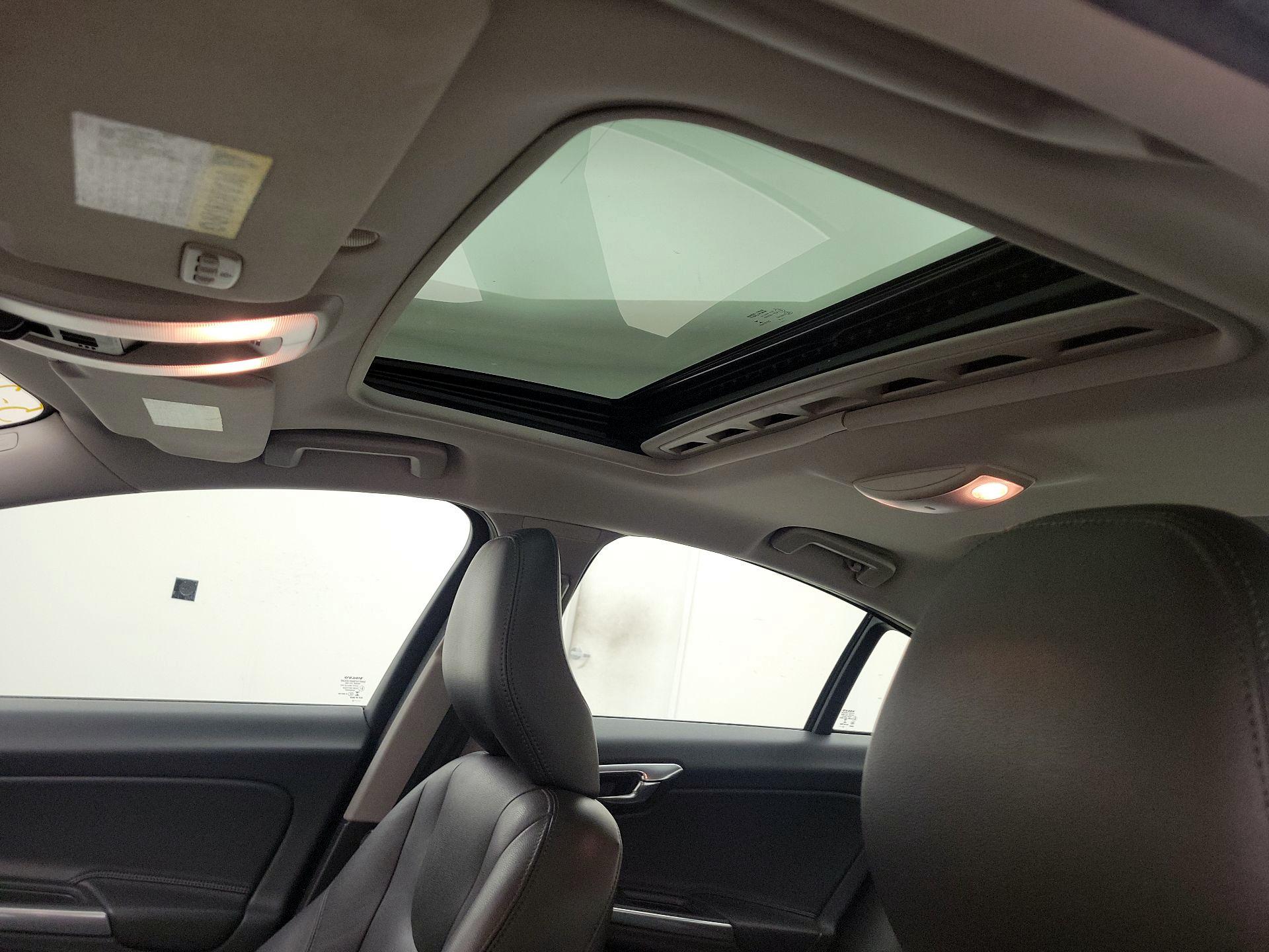 Thumbnail: 2016 Volvo S60 - 20