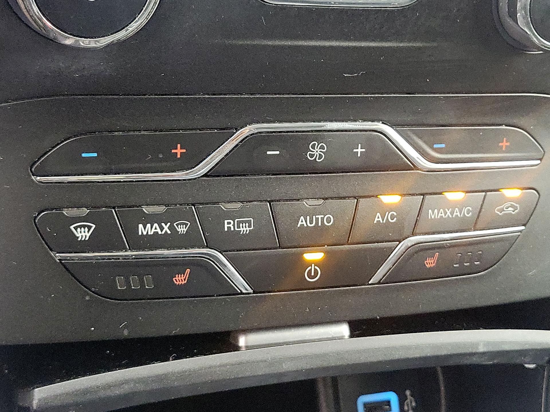 Thumbnail: 2017 Ford Edge - 17