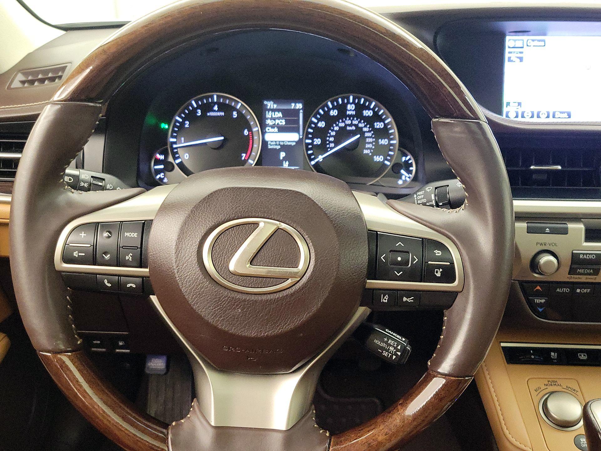 Thumbnail: 2016 Lexus ES - 10