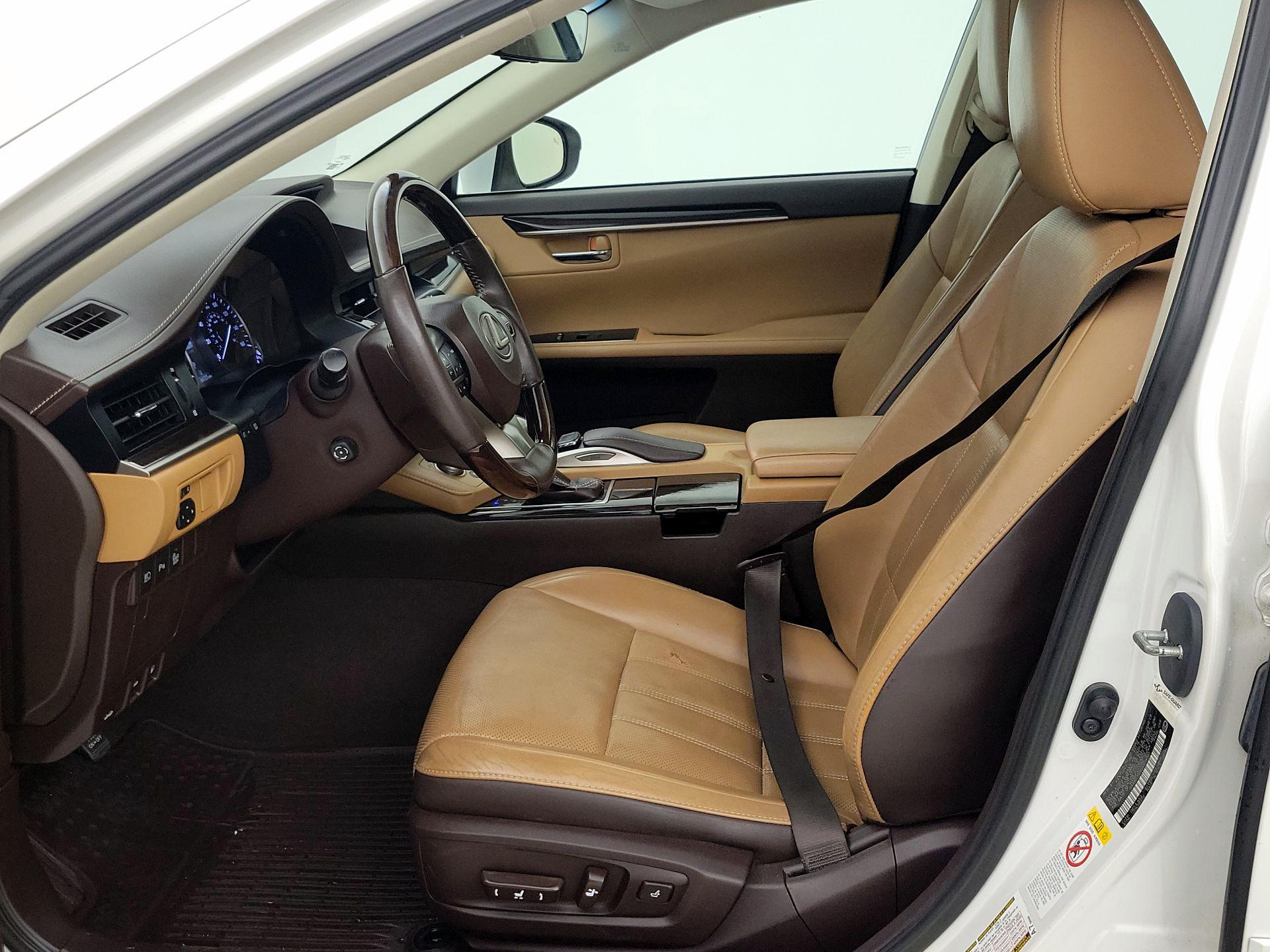 Thumbnail: 2016 Lexus ES - 11