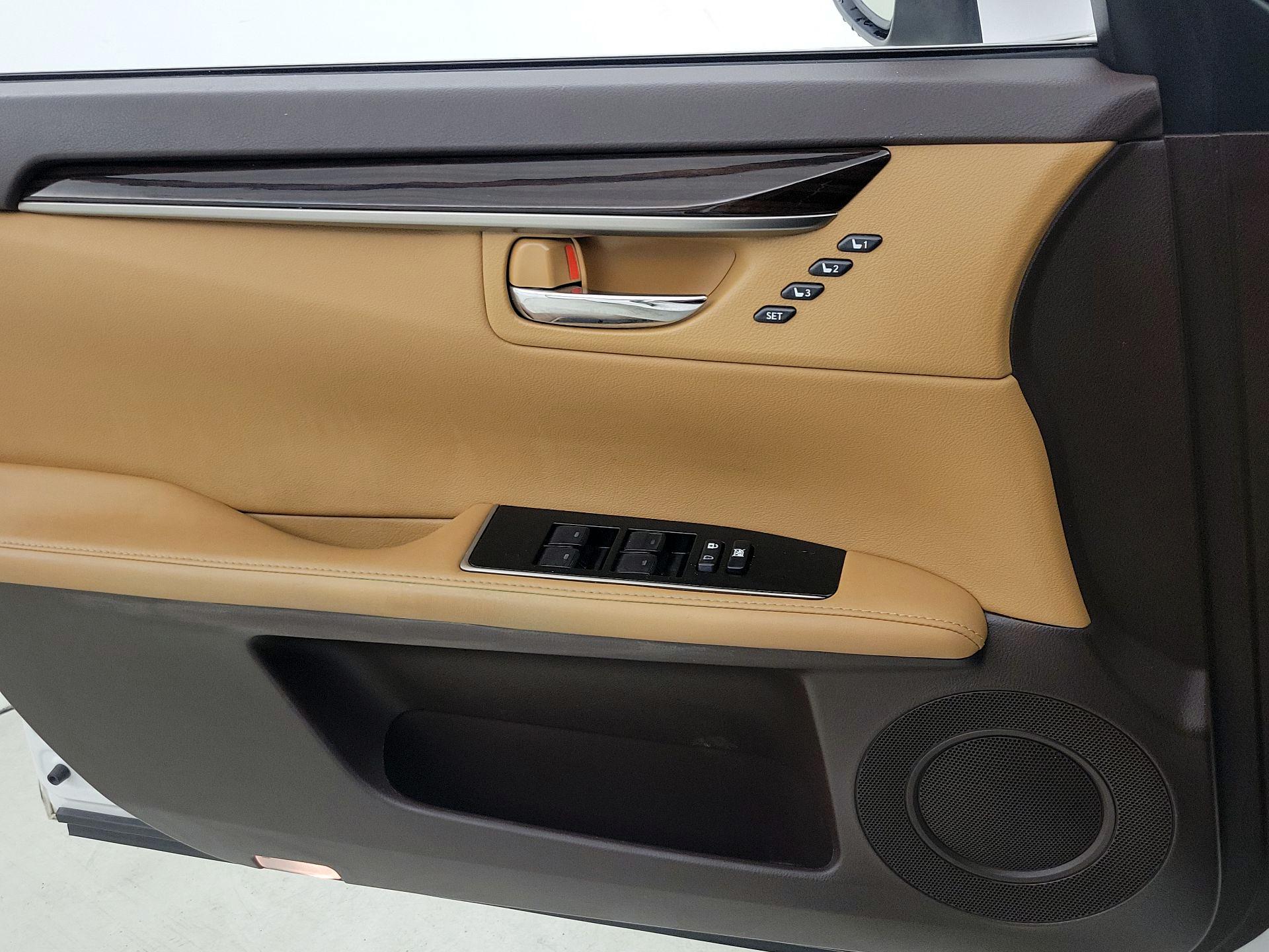 Thumbnail: 2016 Lexus ES - 12
