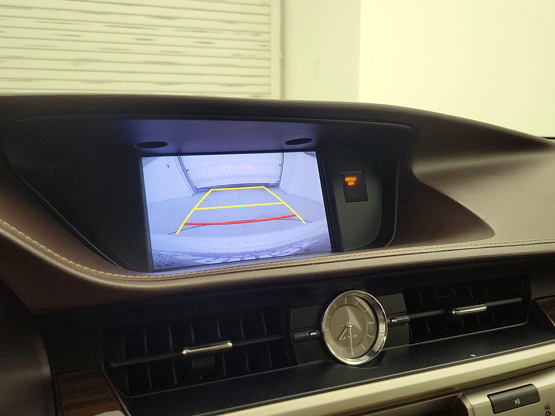 Thumbnail: 2016 Lexus ES - 15