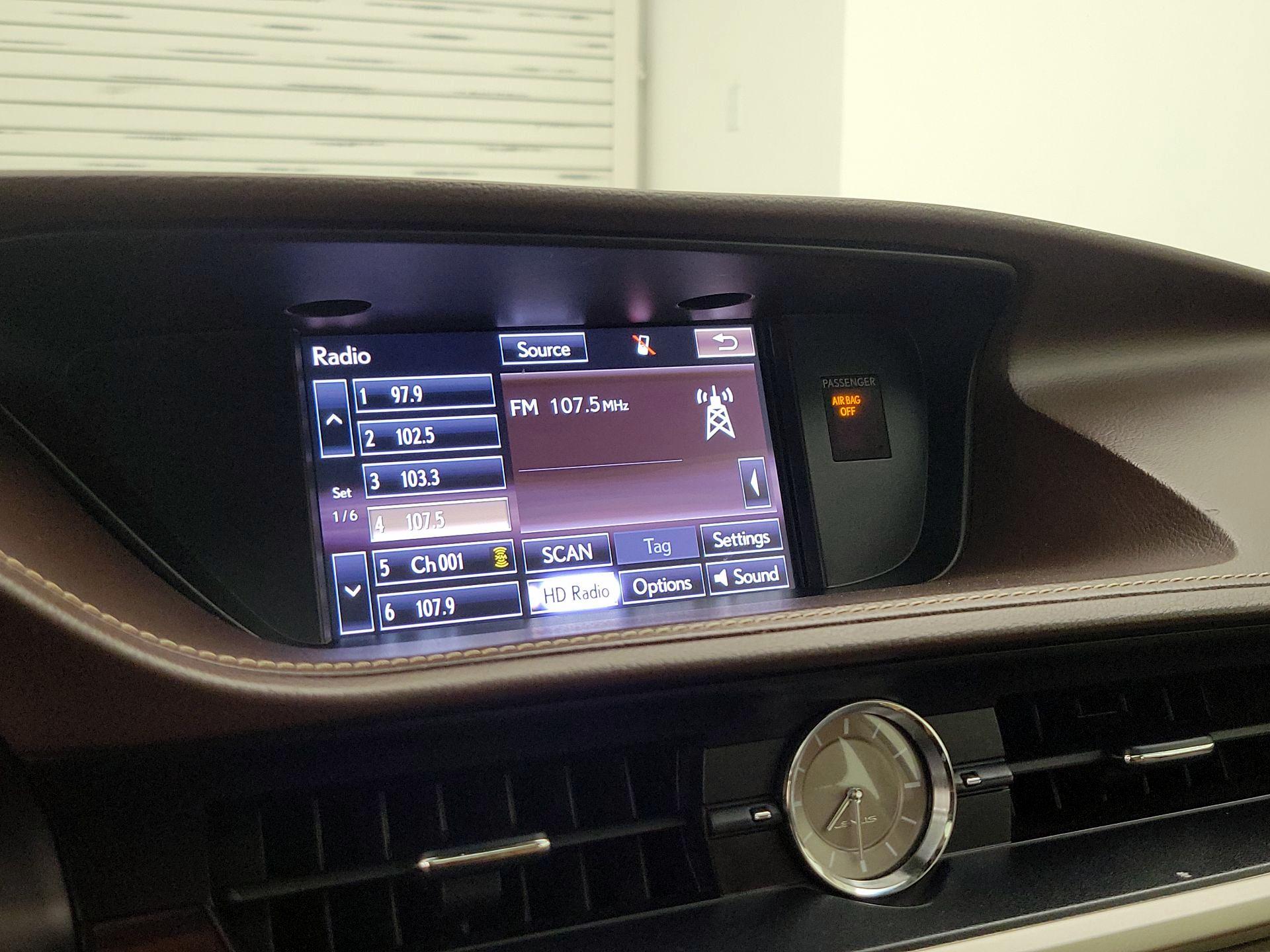 Thumbnail: 2016 Lexus ES - 16