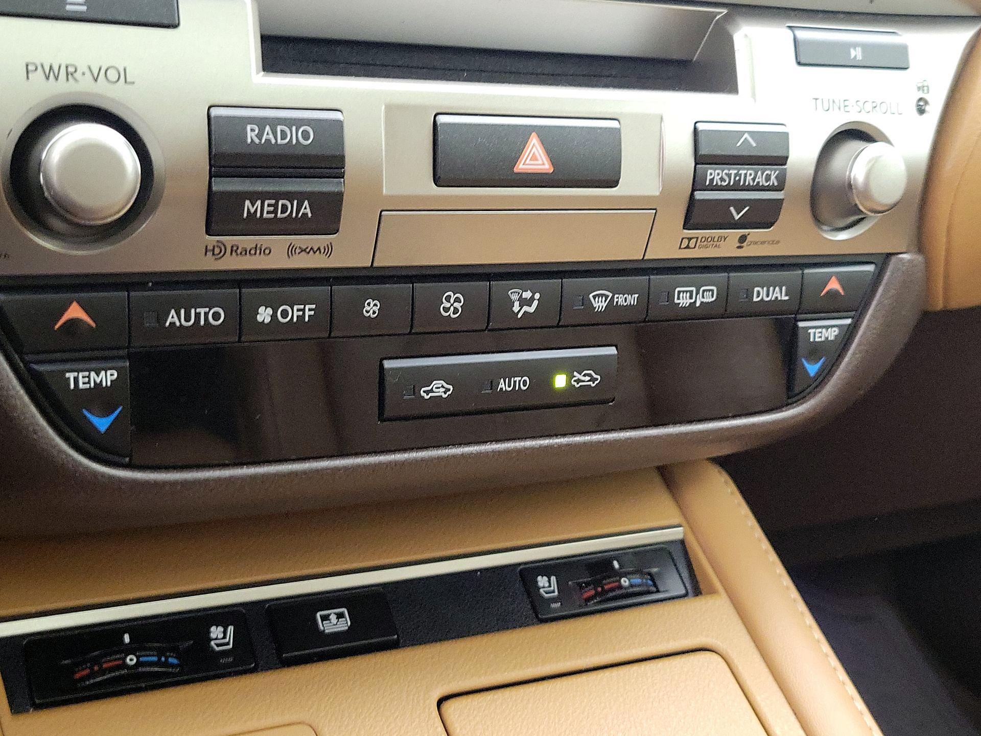 Thumbnail: 2016 Lexus ES - 17