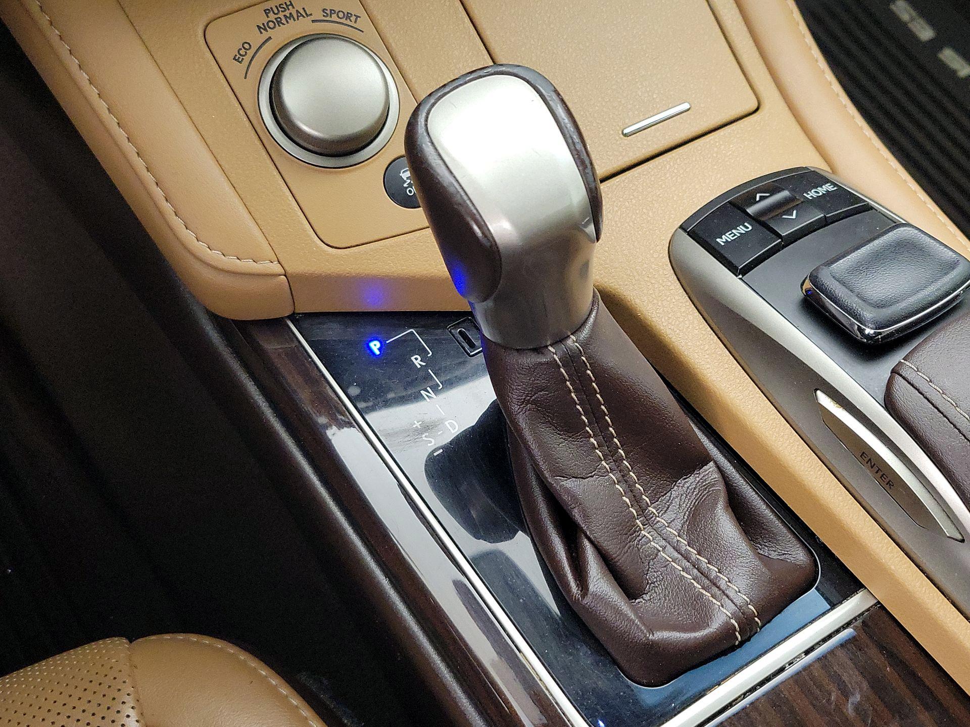 Thumbnail: 2016 Lexus ES - 18