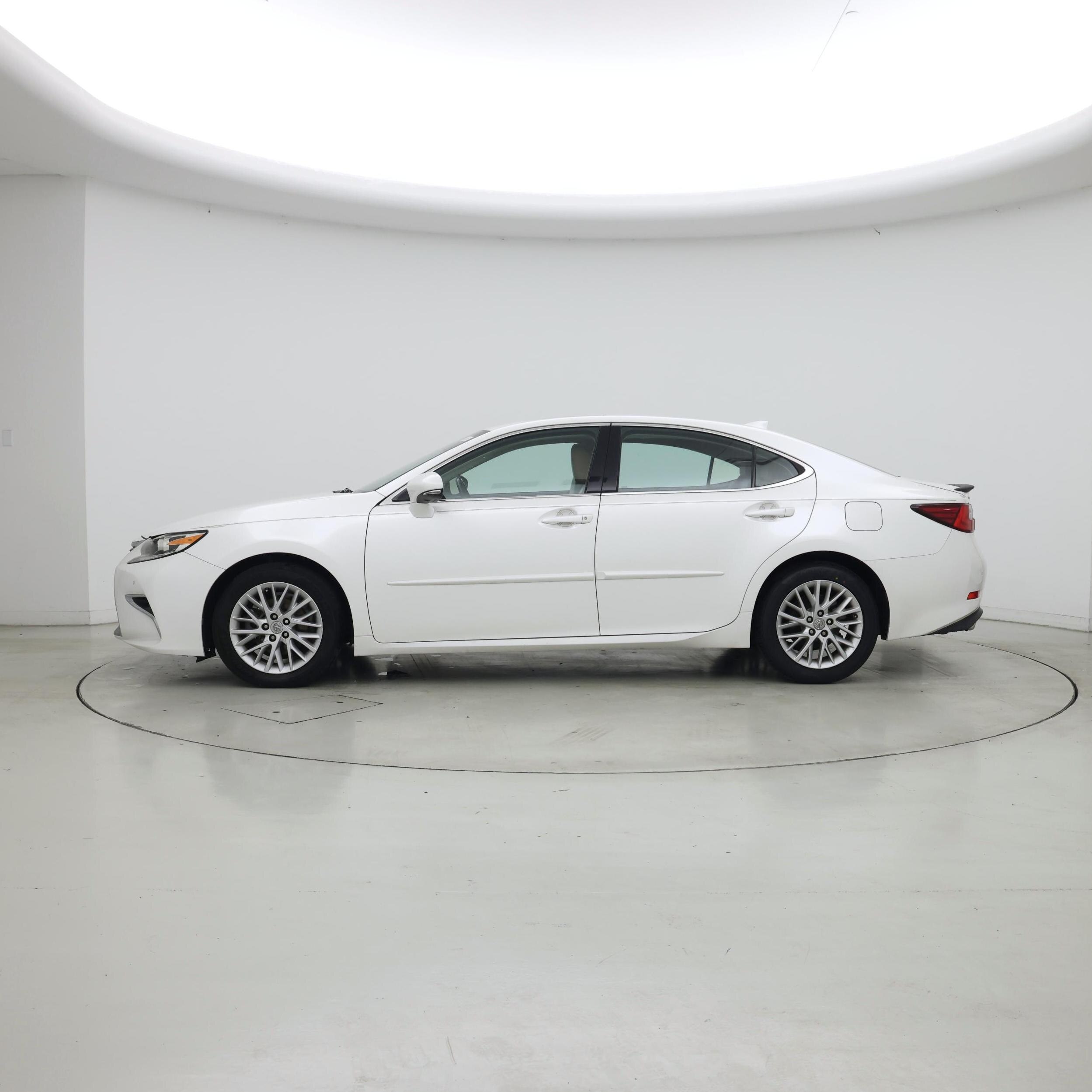 Thumbnail: 2016 Lexus ES - 3