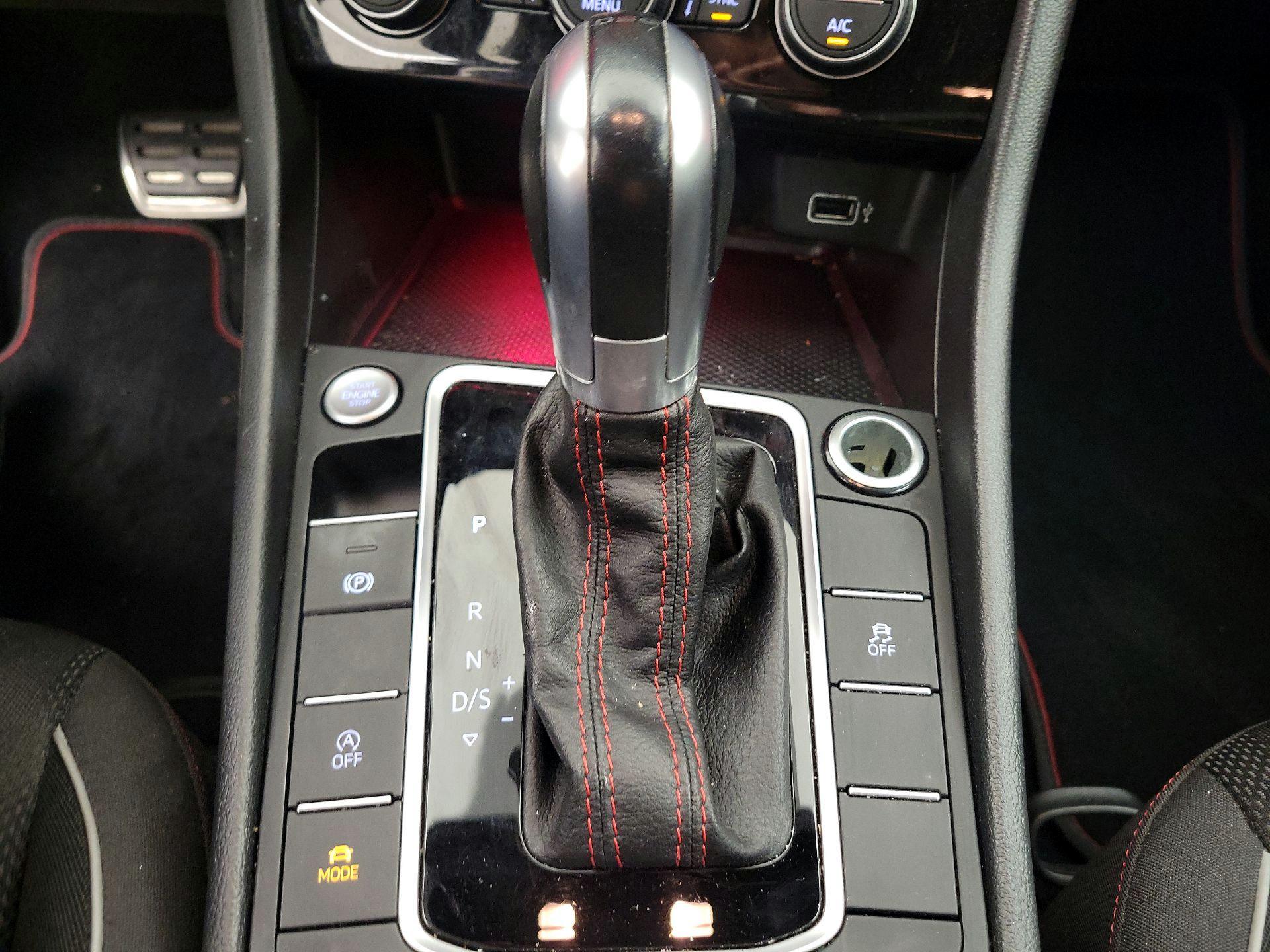Thumbnail: 2019 Volkswagen Jetta - 17