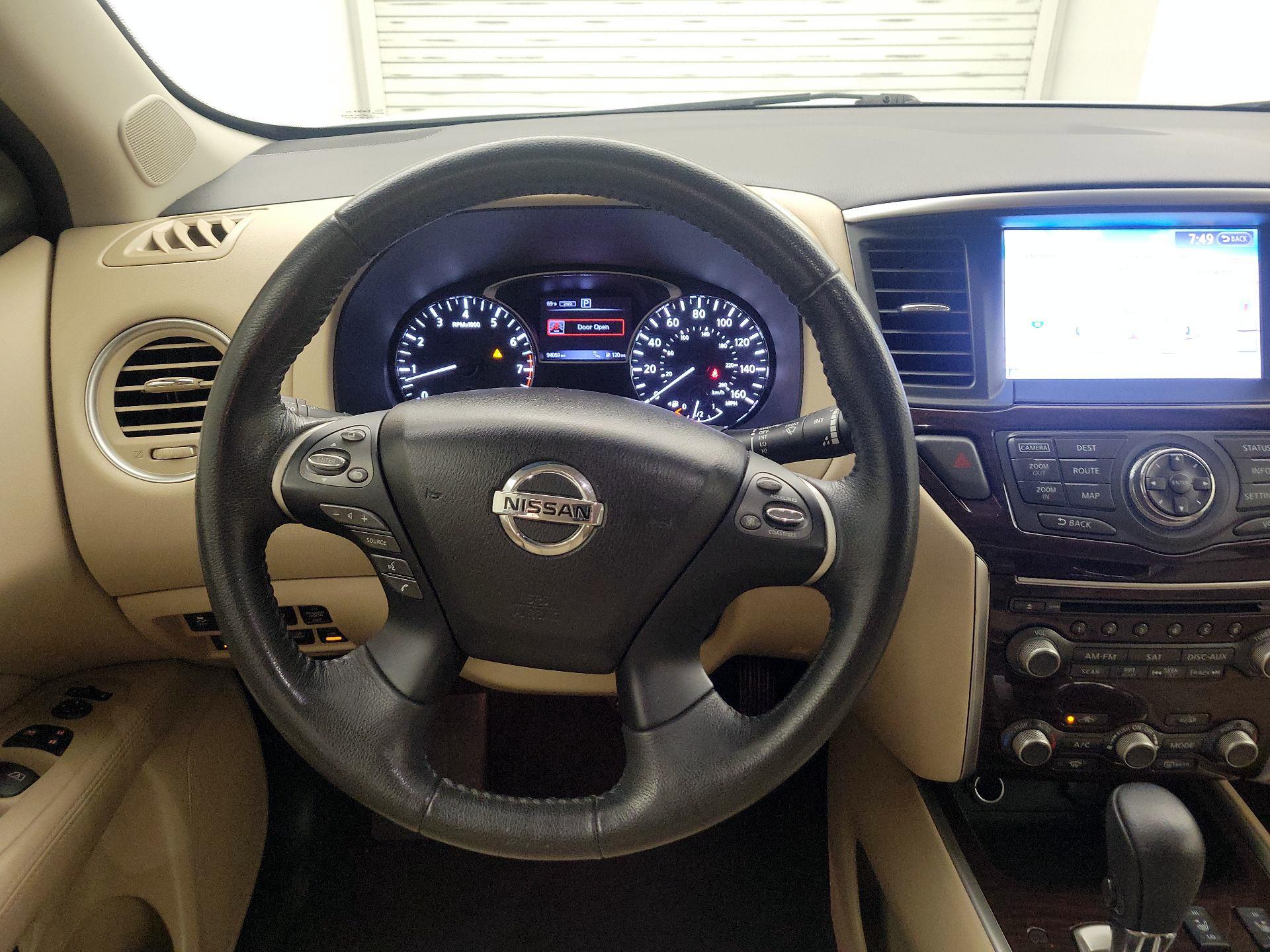 Thumbnail: 2016 Nissan Pathfinder - 10