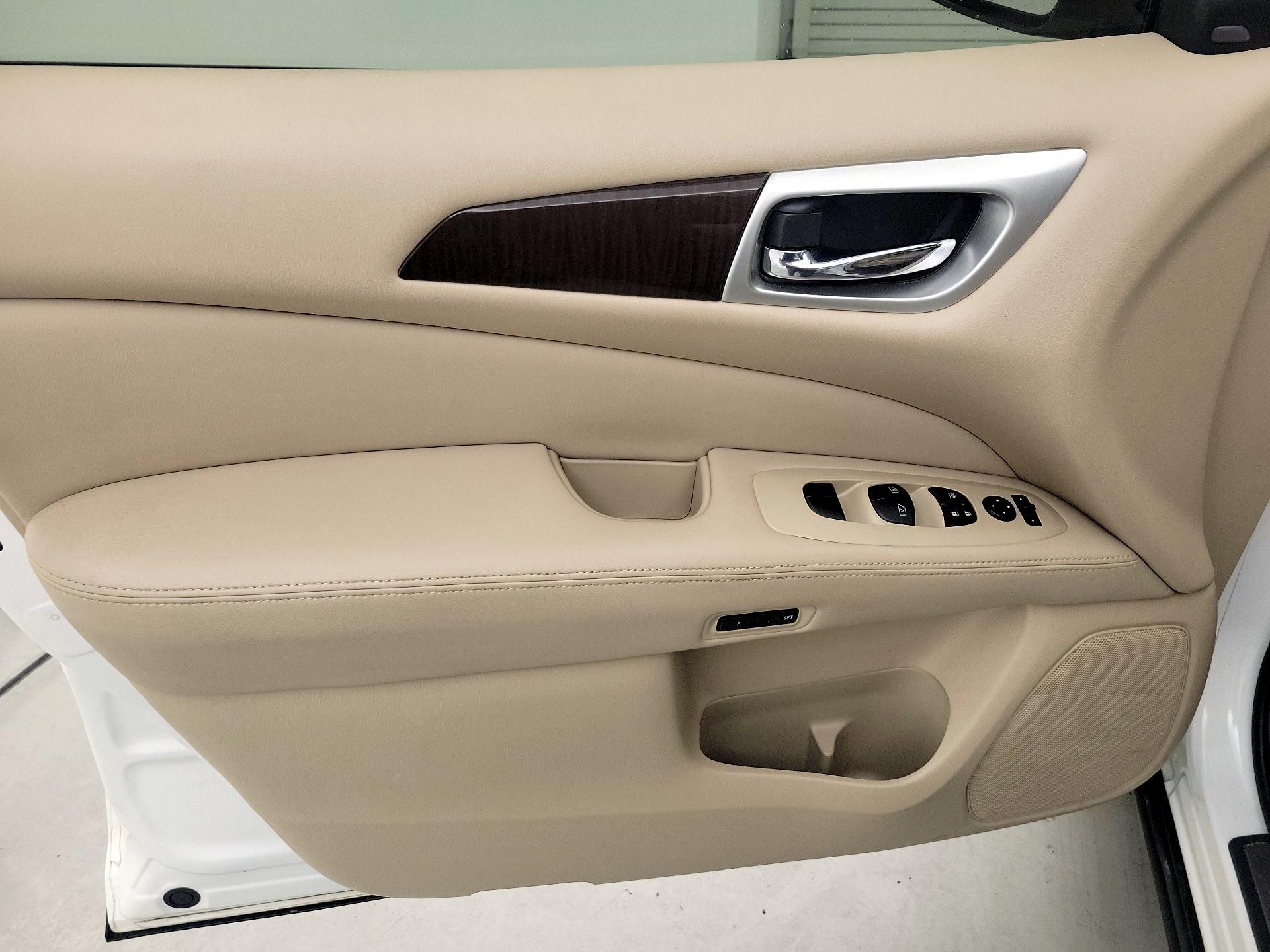 Thumbnail: 2016 Nissan Pathfinder - 12