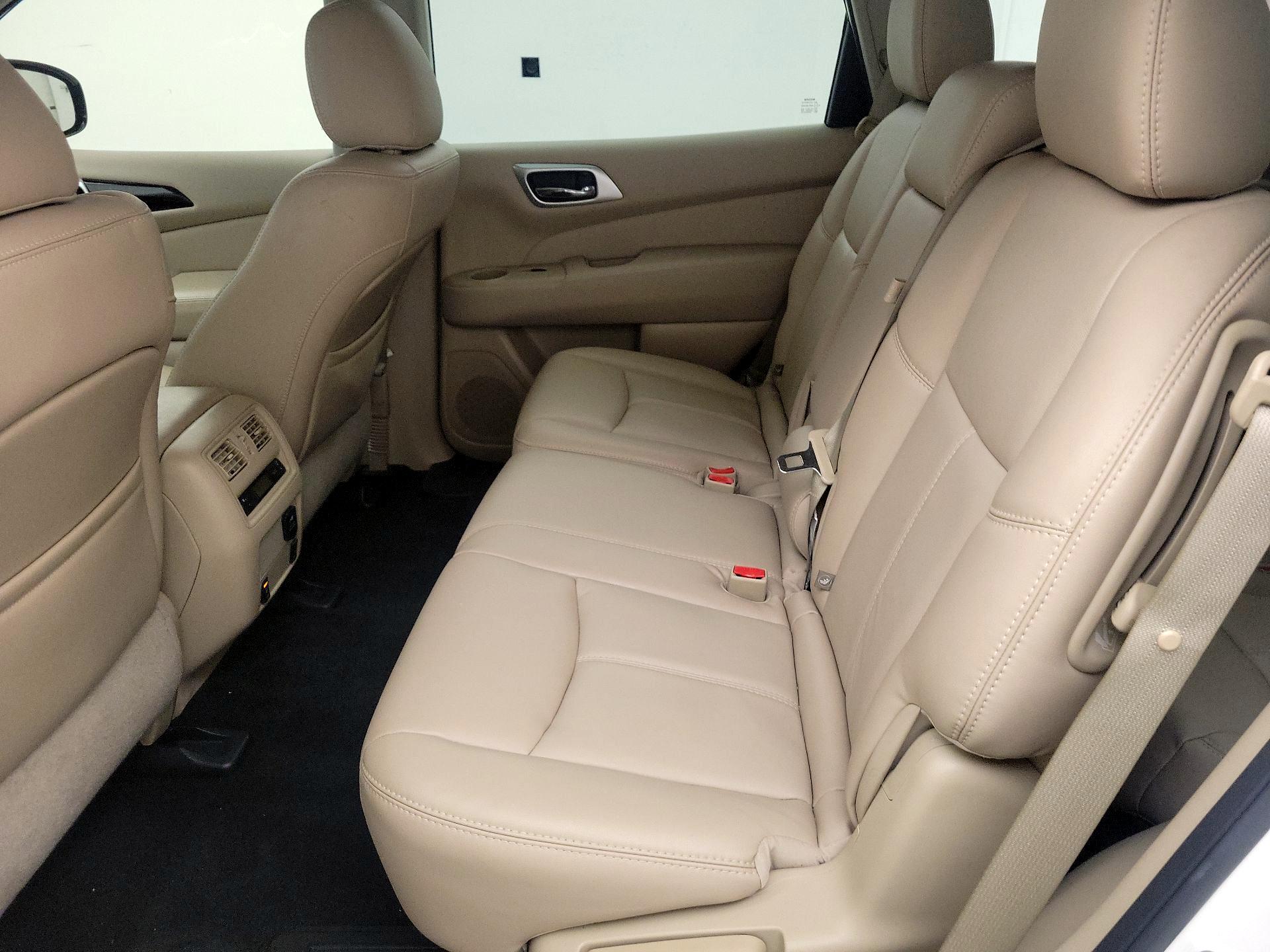 Thumbnail: 2016 Nissan Pathfinder - 20
