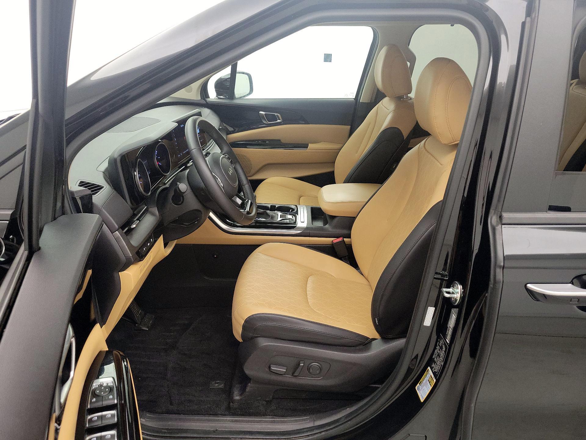 Thumbnail: 2023 Kia Carnival - 11
