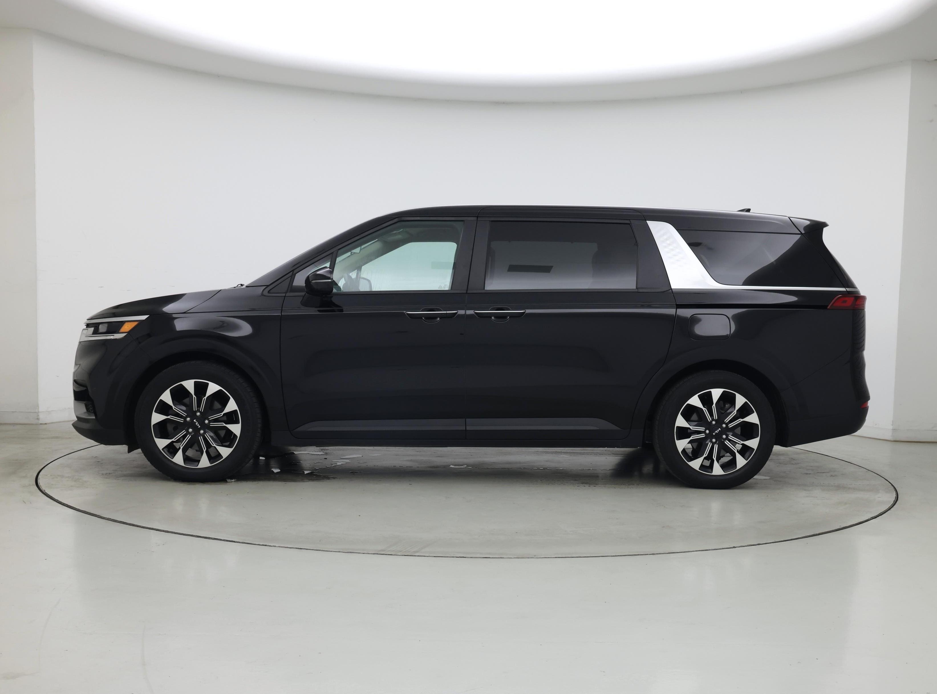 Thumbnail: 2023 Kia Carnival - 3