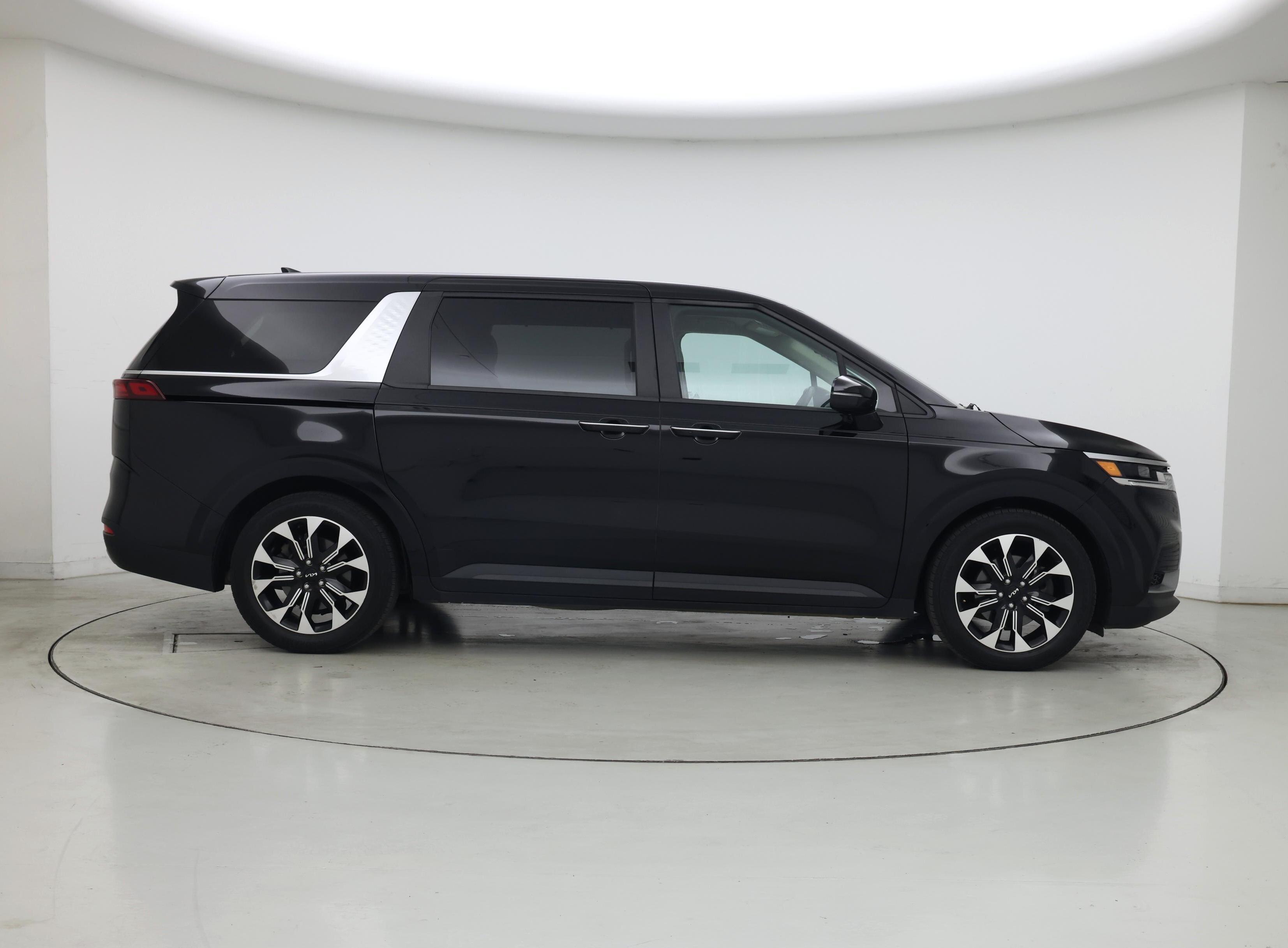 Thumbnail: 2023 Kia Carnival - 7
