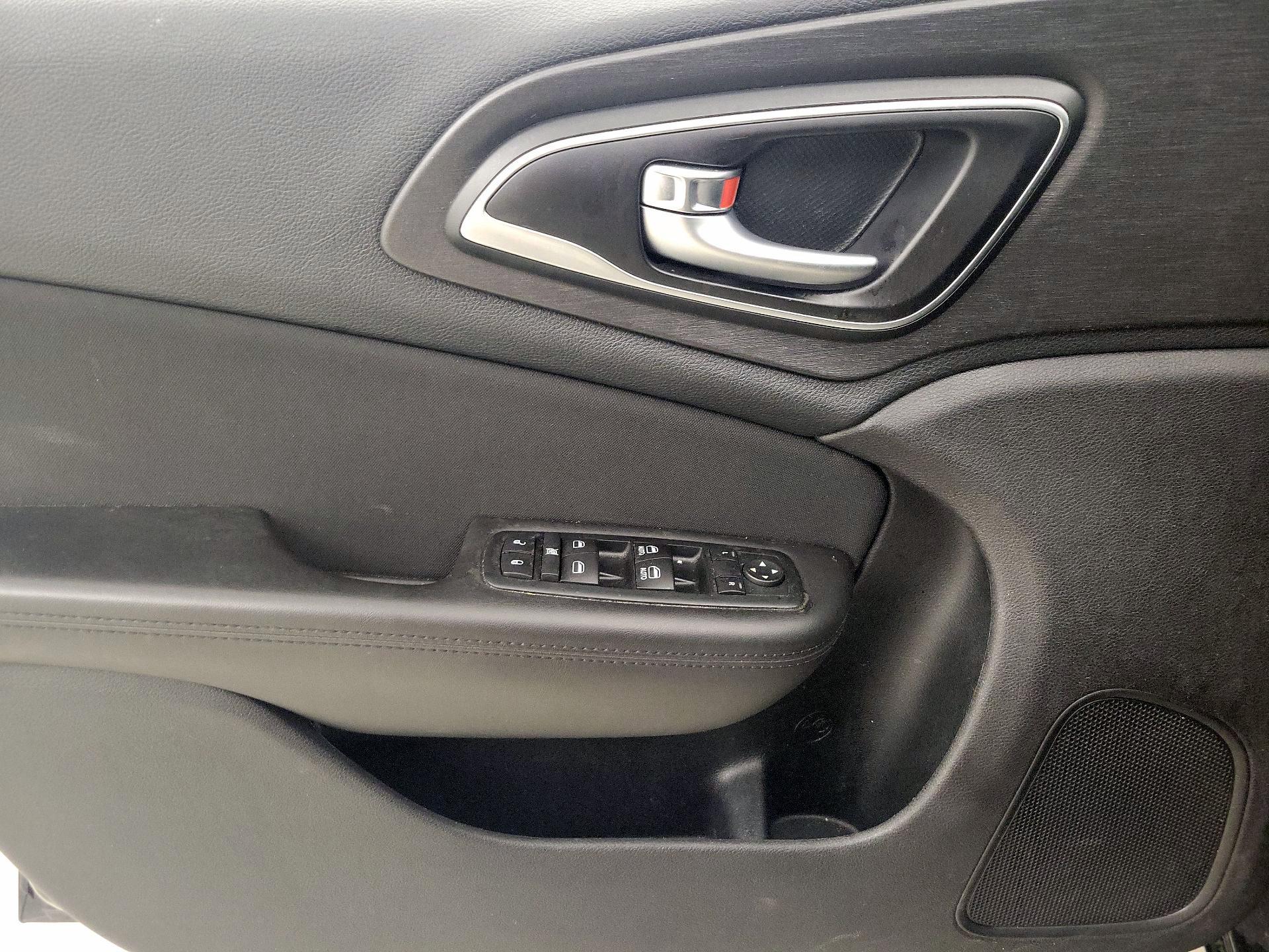 Thumbnail: 2016 Chrysler 200 - 12