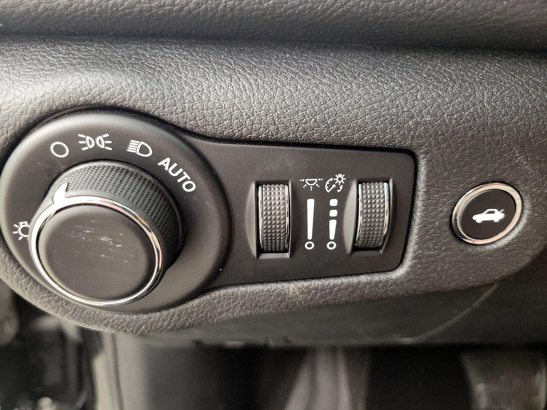 Thumbnail: 2016 Chrysler 200 - 13