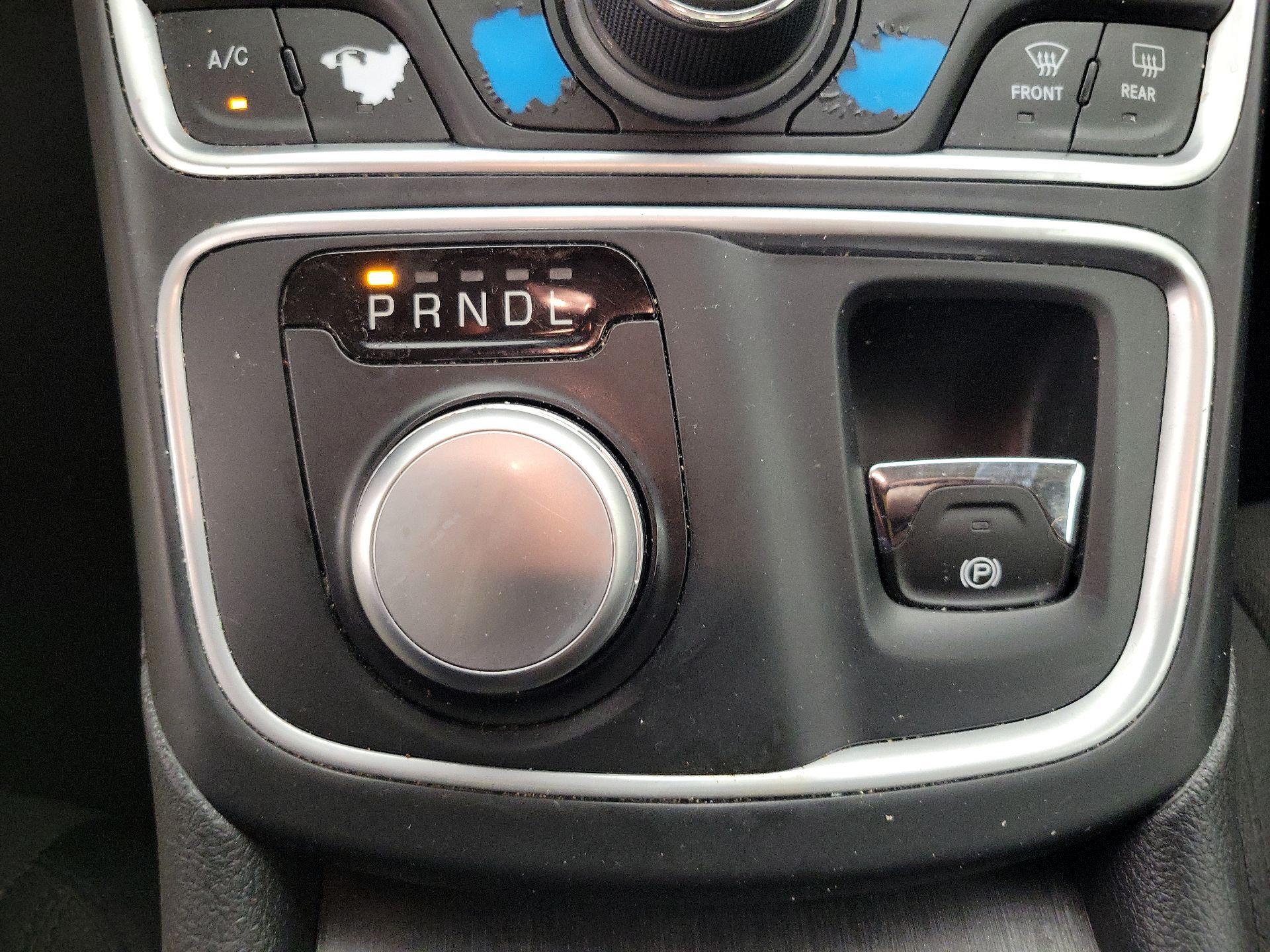 Thumbnail: 2016 Chrysler 200 - 17