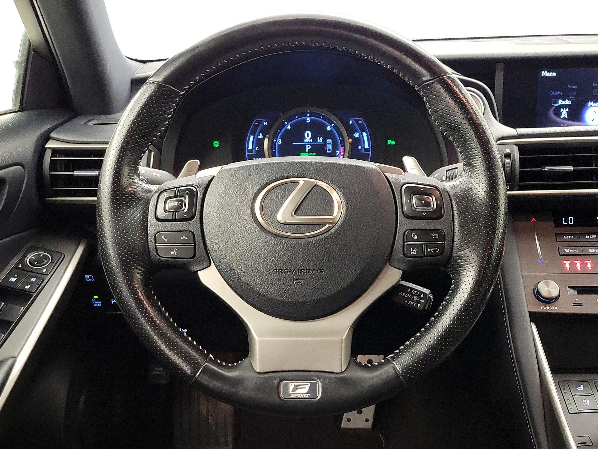 Thumbnail: 2020 Lexus IS - 10