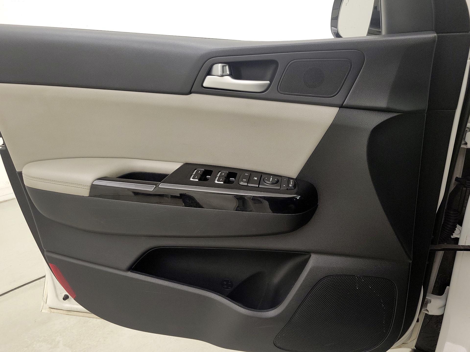 Thumbnail: 2019 Kia Sportage - 12