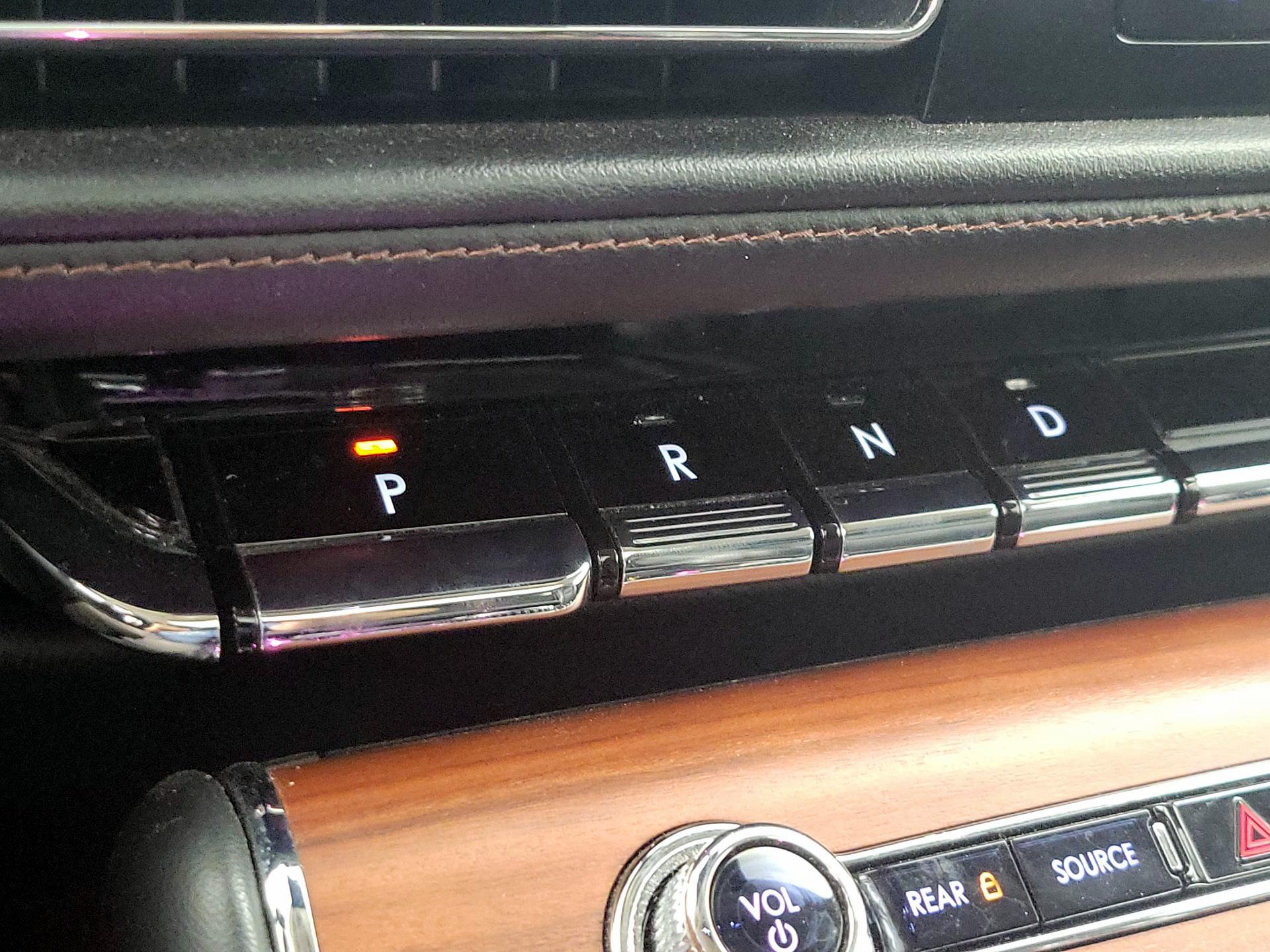 Thumbnail: 2020 Lincoln Aviator - 18