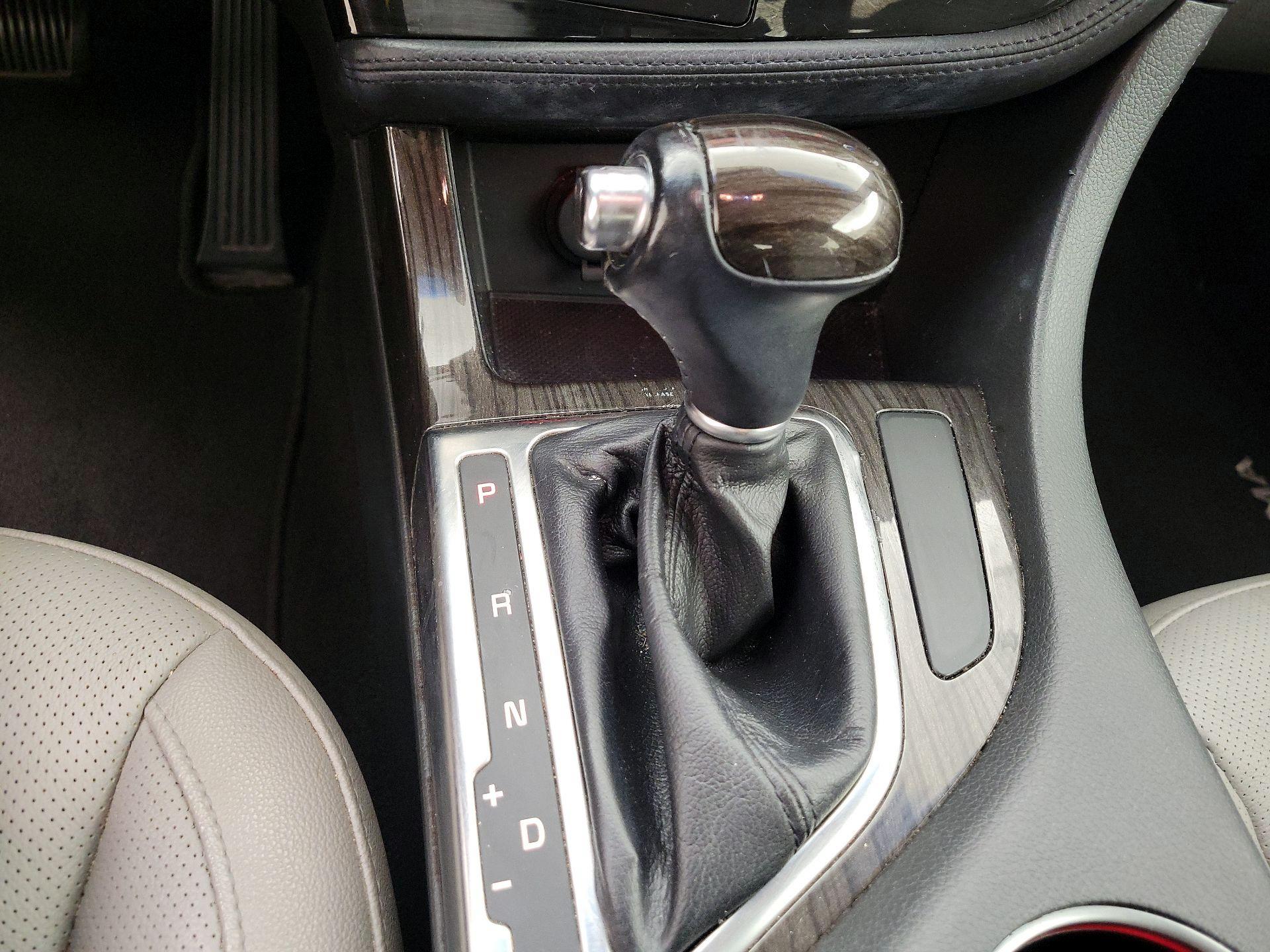 Thumbnail: 2015 Kia Optima - 16