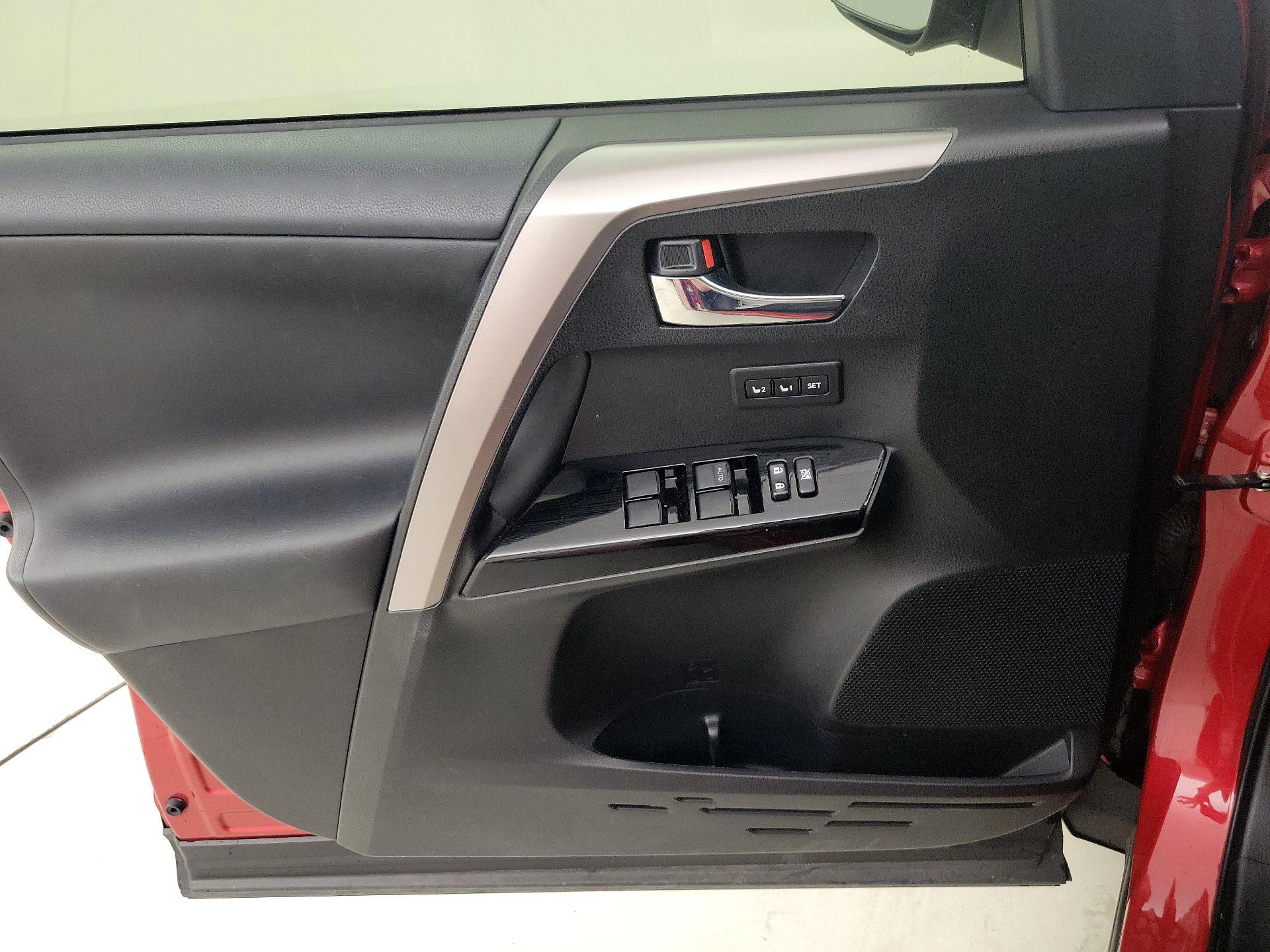 Thumbnail: 2016 Toyota RAV4 - 12