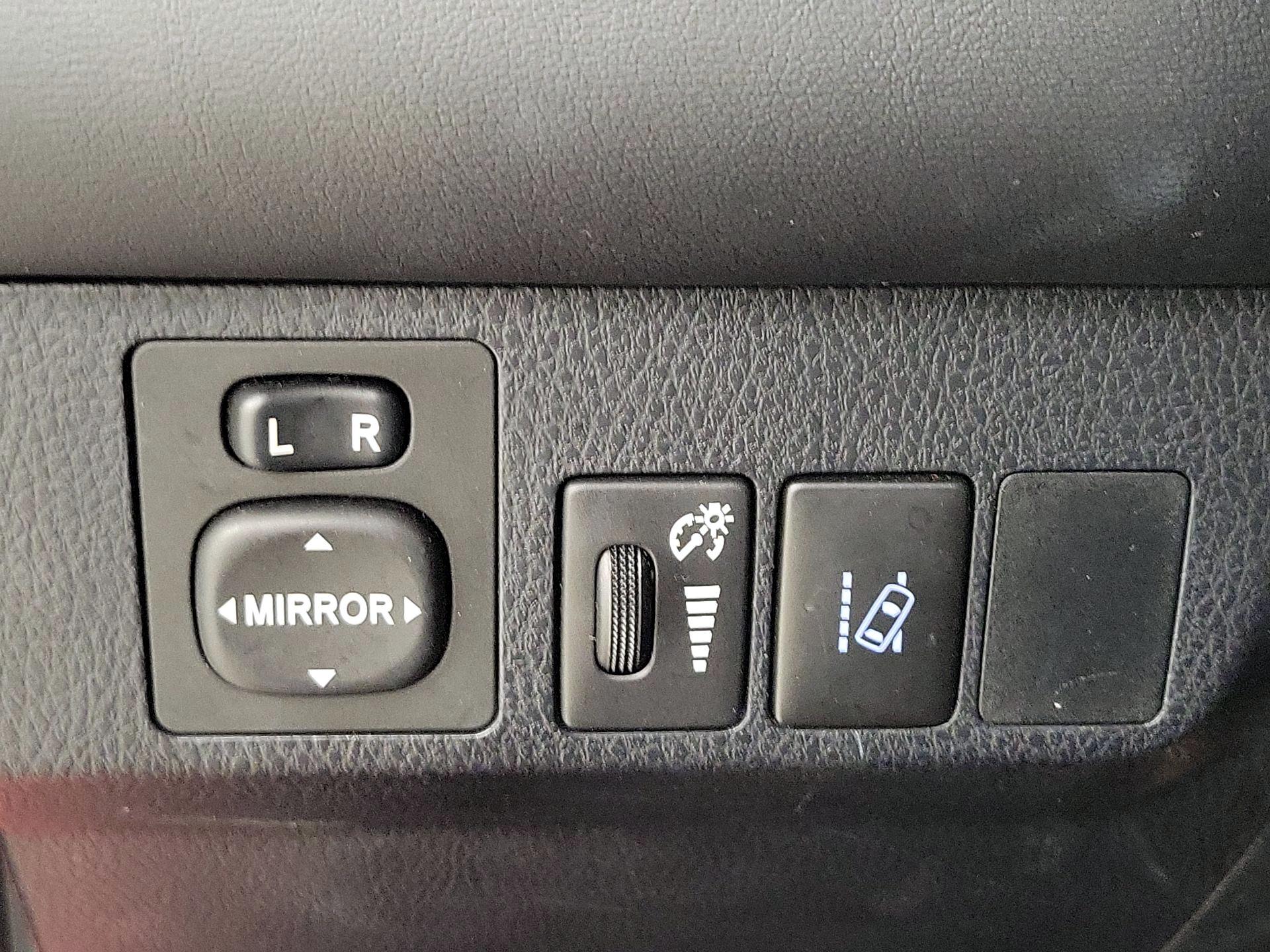 Thumbnail: 2016 Toyota RAV4 - 13