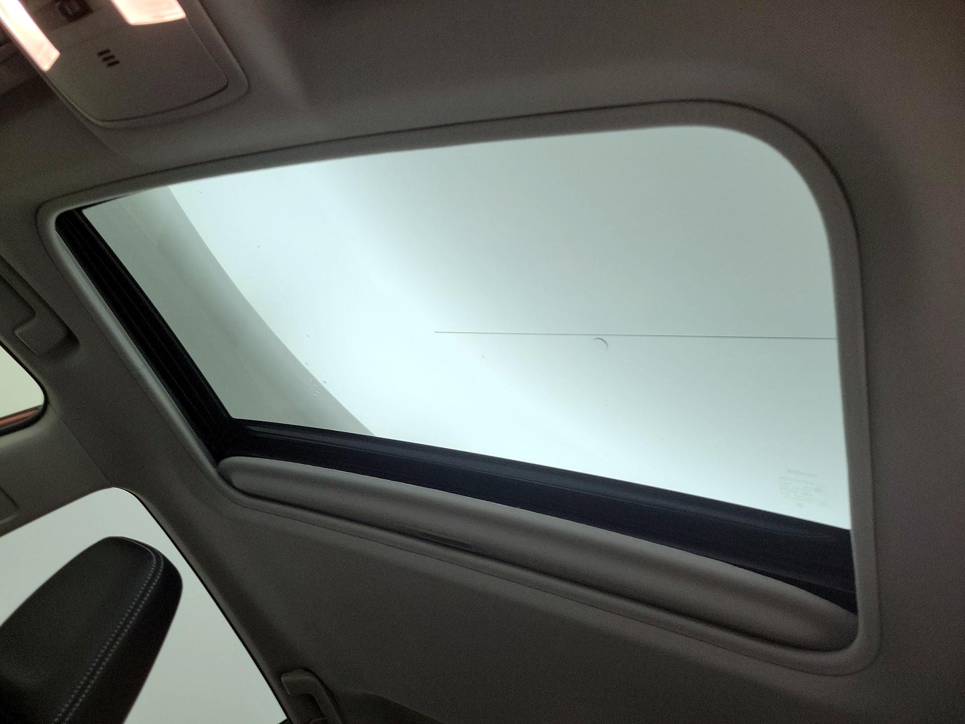 Thumbnail: 2016 Toyota RAV4 - 19