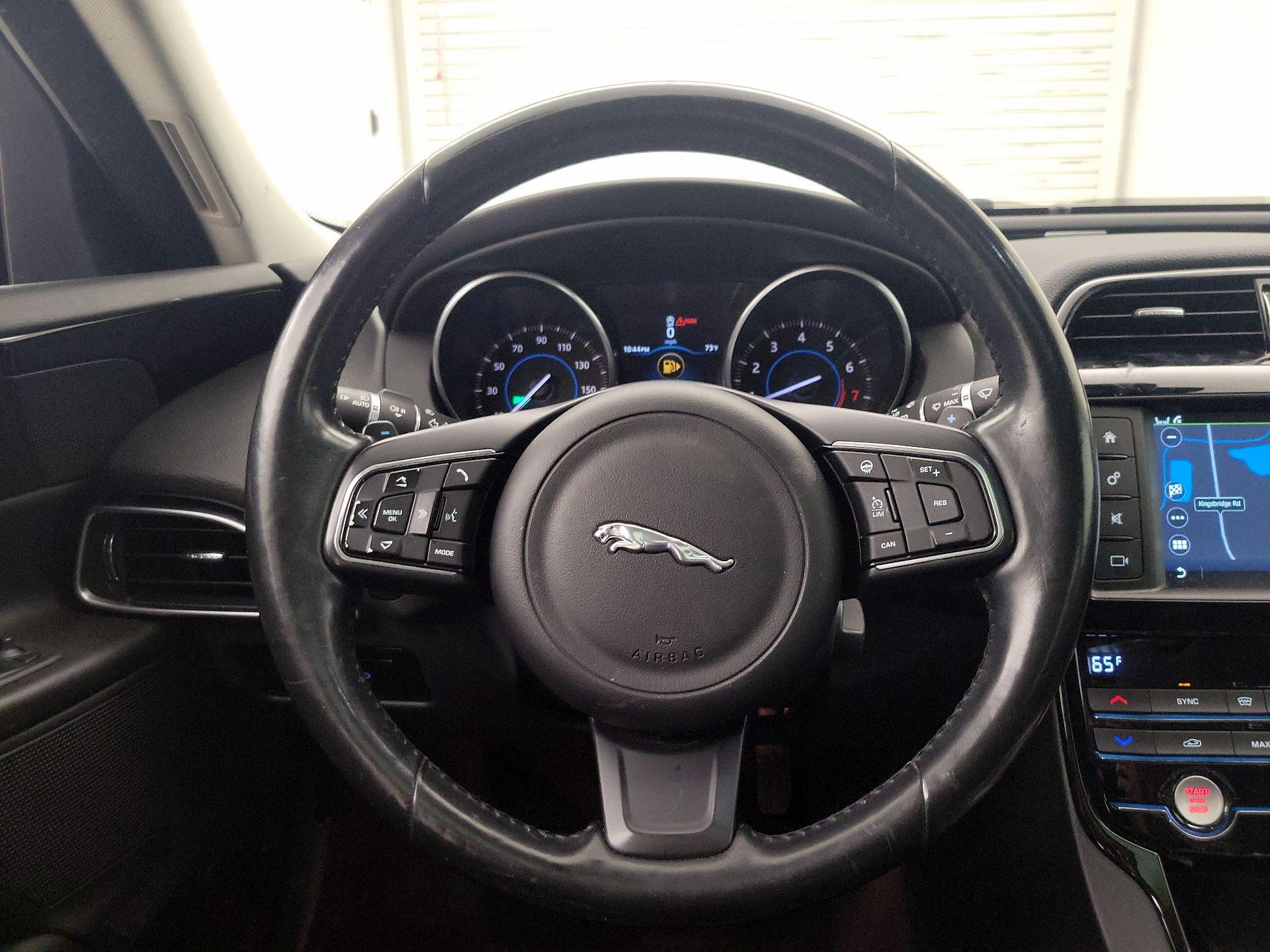 Thumbnail: 2017 Jaguar XE - 10