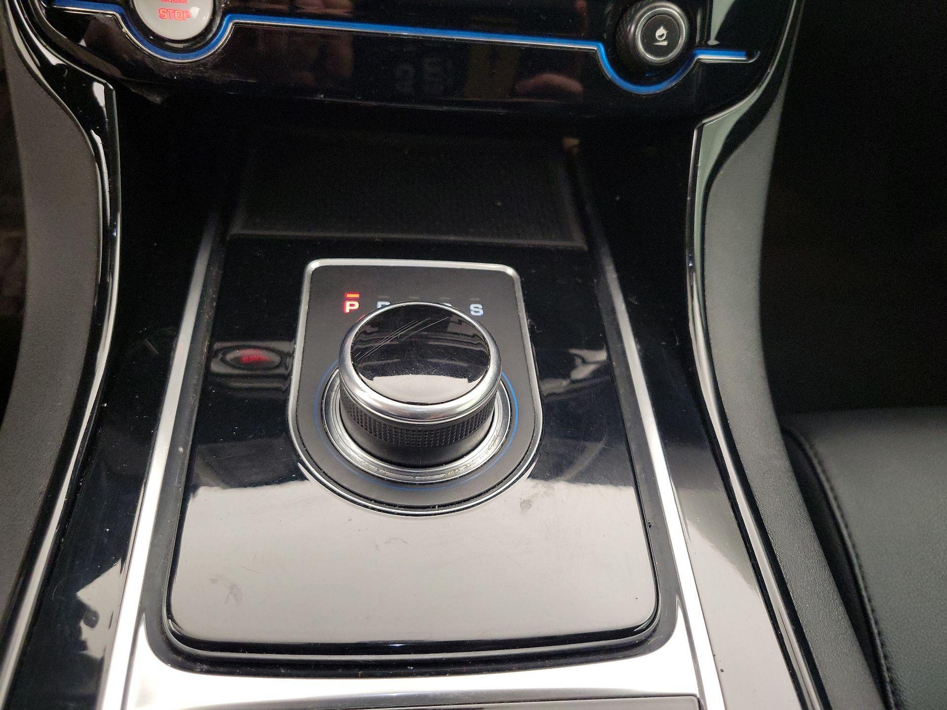 Thumbnail: 2017 Jaguar XE - 18