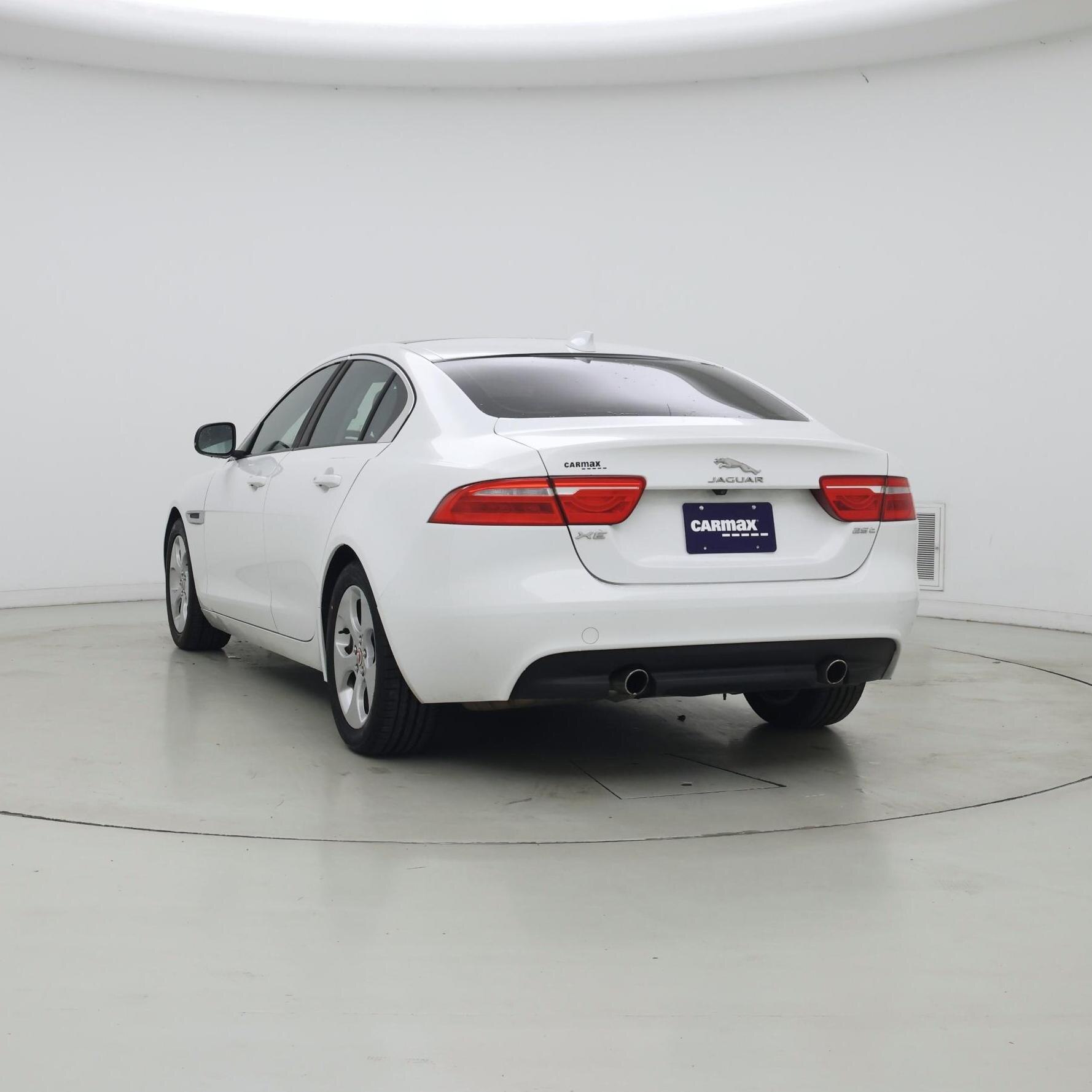 Thumbnail: 2017 Jaguar XE - 2
